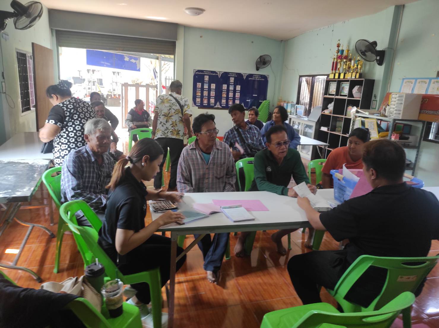 title - ส.ป.ก.พระนครศรีอยุธยา ดำเนินการให้บริการรับชำระค่าเช่าที่ดินเพื่อเกษตรกรรม รับชำระสินเชื่่อเงินกองทุนฯ และสนันสนุนสินเชื่่อเงินกองทุนการปฏิรูปที่ดินเพื่อเกษตรกรรม เพื่อเป็นแหล่งเงินทุนดอกเบี้ยต่ำ ให้แก่เกษตรกร   ให้บริการในเขตปฏิรูปที่ดินตำบลข้าวงาม ตำบลวังน้อย อำเภอวังน้อย จังหวัดพระนครศรีอยุธยา