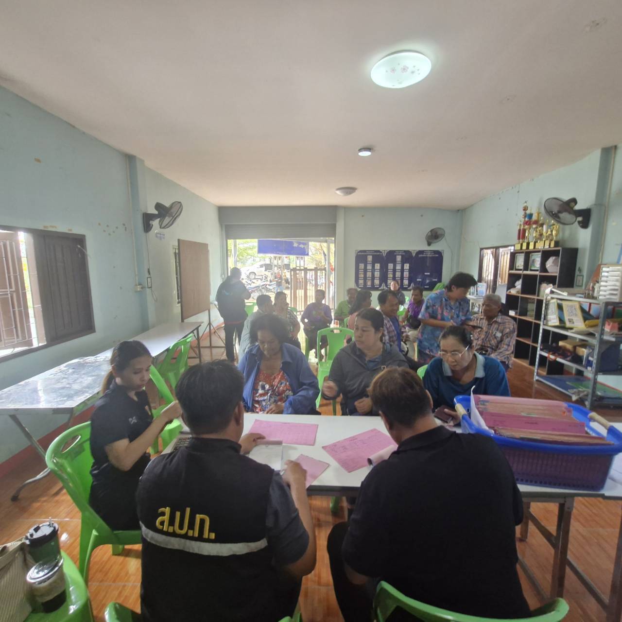 title - ส.ป.ก.พระนครศรีอยุธยา ดำเนินการให้บริการรับชำระค่าเช่าที่ดินเพื่อเกษตรกรรม รับชำระสินเชื่่อเงินกองทุนฯ และสนันสนุนสินเชื่่อเงินกองทุนการปฏิรูปที่ดินเพื่อเกษตรกรรม เพื่อเป็นแหล่งเงินทุนดอกเบี้ยต่ำ ให้แก่เกษตรกร   ให้บริการในเขตปฏิรูปที่ดินตำบลข้าวงาม ตำบลวังน้อย อำเภอวังน้อย จังหวัดพระนครศรีอยุธยา