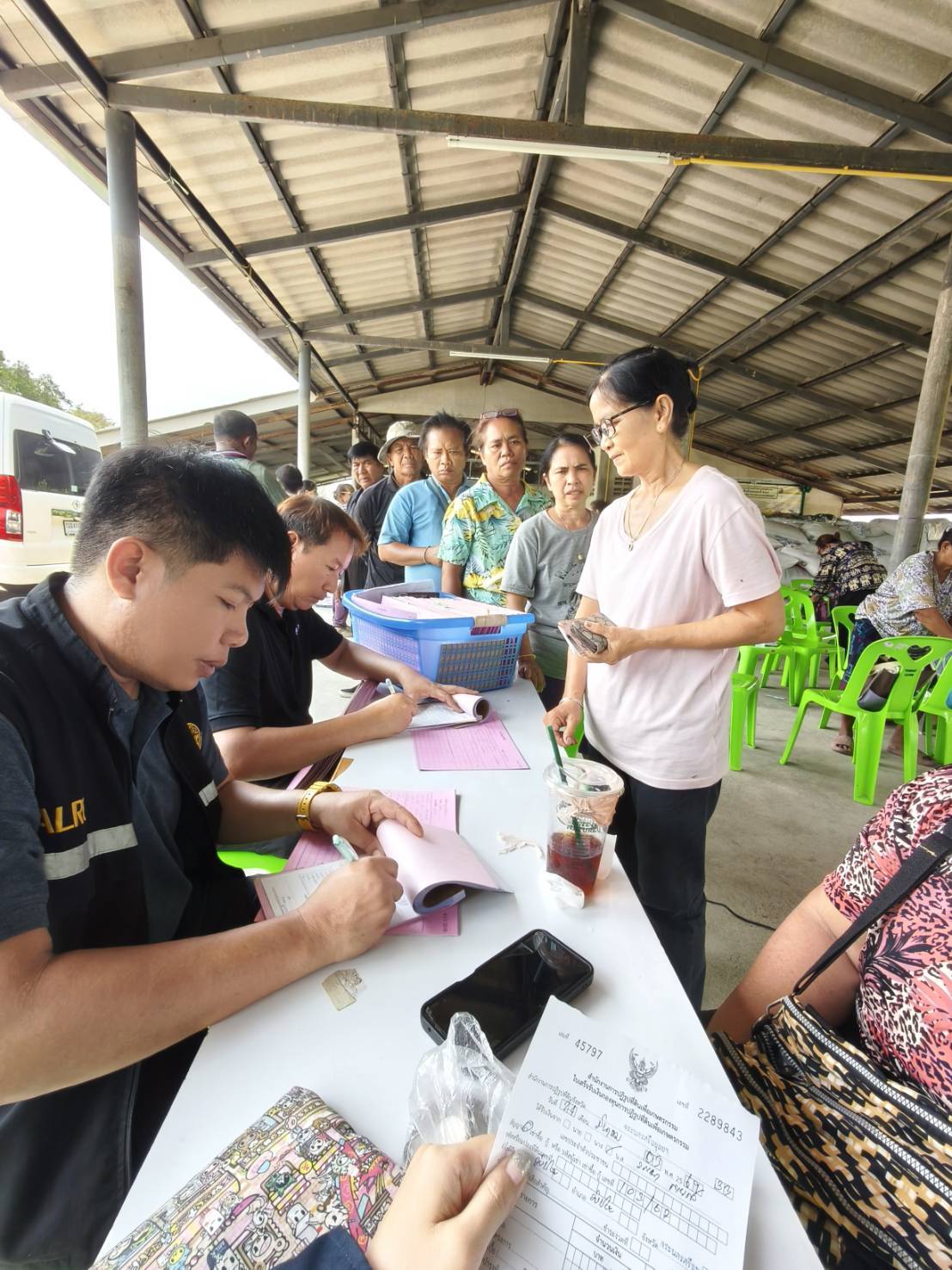 title - ส.ป.ก.พระนครศรีอยุธยา ดำเนินการให้บริการรับชำระค่าเช่าที่ดินเพื่อเกษตรกรรม รับชำระสินเชื่่อเงินกองทุนฯ และสนันสนุนสินเชื่่อเงินกองทุนการปฏิรูปที่ดินเพื่อเกษตรกรรม เพื่อเป็นแหล่งเงินทุนดอกเบี้ยต่ำ ให้แก่เกษตรกร   ให้บริการในเขตปฏิรูปที่ดินตำบลข้าวงาม ตำบลวังน้อย อำเภอวังน้อย จังหวัดพระนครศรีอยุธยา