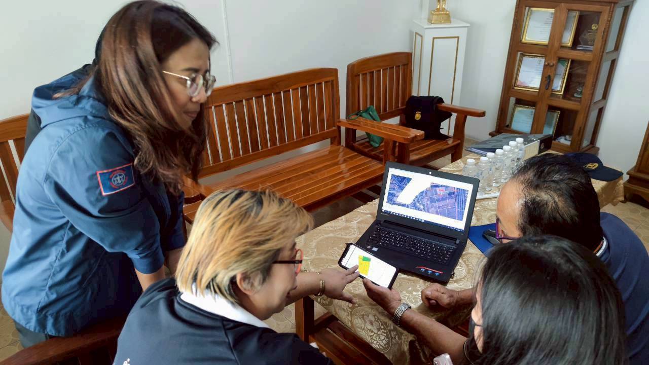 title - ปฏิรูปที่ดินจังหวัดพระนครศรีอยุธยา มอบหมายให้กลุ่มงานช่างและแผนที่ ร่วมกับกลุ่มกฎหมาย ลงพื้นที่รังวัดการขออนุญาตใช้ที่ดินเพื่อกิจการสาธารณูปโภคของสำนักงานคุมประพฤติจังหวัดพระนครศรีอยุธยา เพื่อจัดทำข้อมูลตำแหน่งแปลงประกอบการขออนุญาต บริเวณพื้นที่เขตฏิรูปที่ดิน ต.หันตรา อ.พระนครศรีอยุธยา จ.พระนครศรีอยุธยา