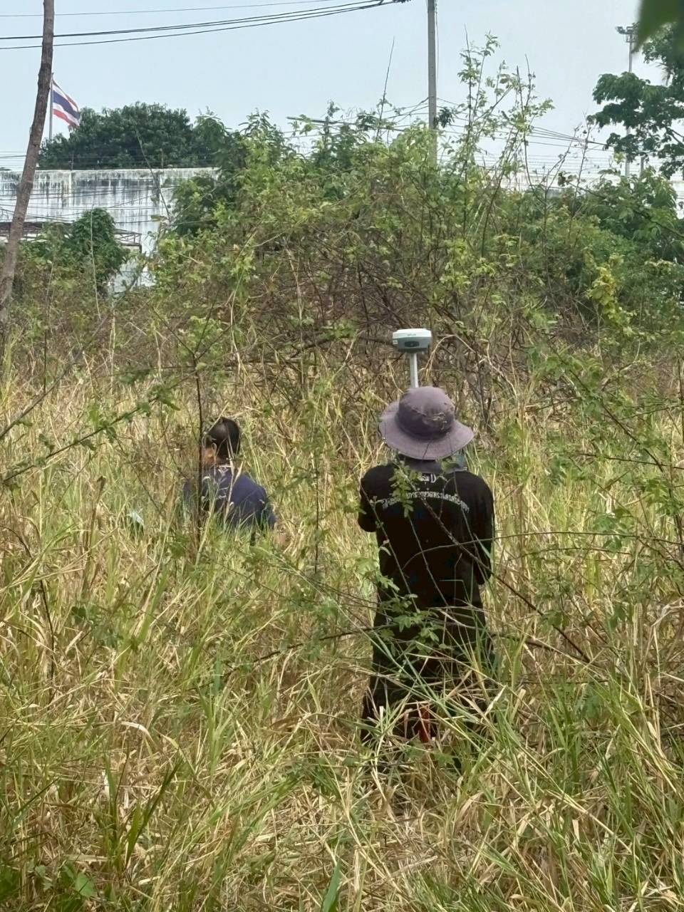 title - ปฏิรูปที่ดินจังหวัดพระนครศรีอยุธยา มอบหมายให้กลุ่มงานช่างและแผนที่ ร่วมกับกลุ่มกฎหมาย ลงพื้นที่รังวัดการขออนุญาตใช้ที่ดินเพื่อกิจการสาธารณูปโภคของสำนักงานคุมประพฤติจังหวัดพระนครศรีอยุธยา เพื่อจัดทำข้อมูลตำแหน่งแปลงประกอบการขออนุญาต บริเวณพื้นที่เขตฏิรูปที่ดิน ต.หันตรา อ.พระนครศรีอยุธยา จ.พระนครศรีอยุธยา