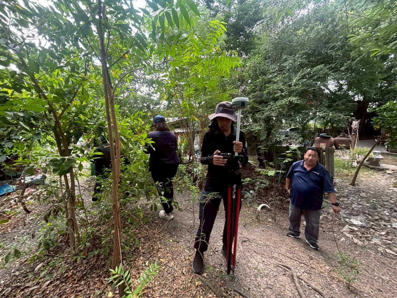 title - ปฏิรูปที่ดินจังหวัดพระนครศรีอยุธยา มอบหมายให้กลุ่มงานช่างและแผนที่ ร่วมกับกลุ่มกฎหมาย ลงพื้นที่รังวัดการขออนุญาตใช้ที่ดินเพื่อกิจการสาธารณูปโภคของสำนักงานคุมประพฤติจังหวัดพระนครศรีอยุธยา เพื่อจัดทำข้อมูลตำแหน่งแปลงประกอบการขออนุญาต บริเวณพื้นที่เขตฏิรูปที่ดิน ต.หันตรา อ.พระนครศรีอยุธยา จ.พระนครศรีอยุธยา