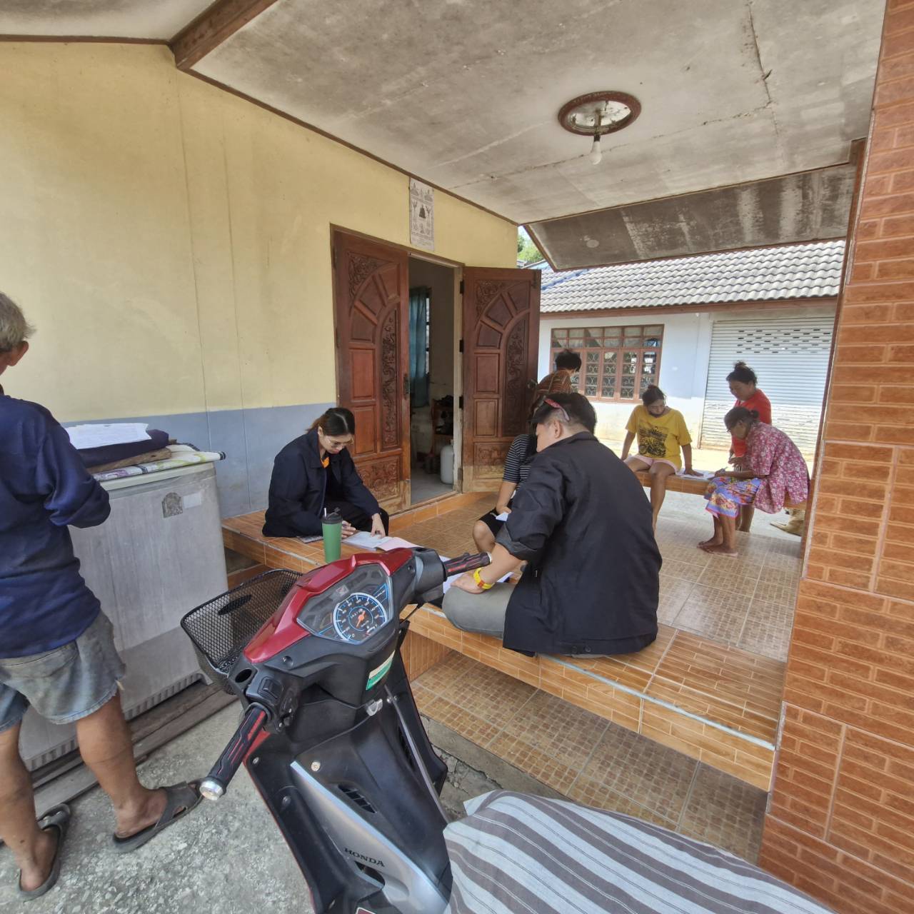 title - ส.ป.ก.พระนครศรีอยุธยา ดำเนินการให้บริการรับชำระค่าเช่าที่ดินเพื่อเกษตรกรรม รับชำระสินเชื่่อเงินกองทุนฯ และสนันสนุนสินเชื่่อเงินกองทุนการปฏิรูปที่ดินเพื่อเกษตรกรรม เพื่อเป็นแหล่งเงินทุนดอกเบี้ยต่ำ ให้แก่เกษตรกร   ให้บริการในเขตปฏิรูปที่ดินตำบลสิงหนาท ตำบลคู้สลอด อำเภอลาดบัวหลวง จังหวัดพระนครศรีอยุธยา