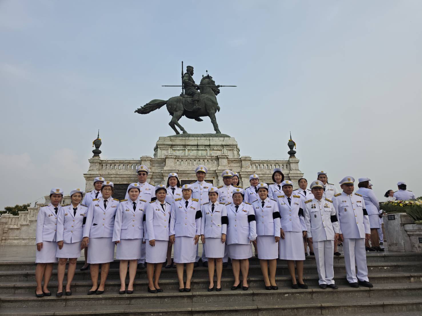 title - ส.ป.ก.พระนครศรีอยุธยา ร่วมพิธีวางพวงมาลาถวายสักการะพระบรมราชานุสาวรีย์สมเด็จพระนเรศวรมหาราช เนื่องในวันคล้ายวันสวรรคต “สมเด็จพระนเรศวรมหาราช” ประจำปี ๒๕๖๙