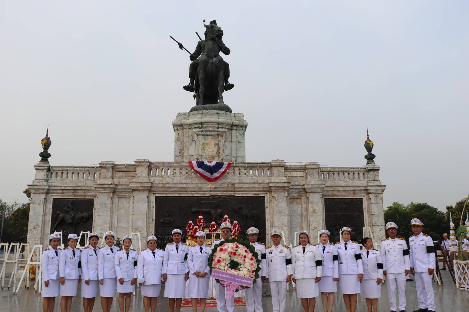 title - ส.ป.ก.พระนครศรีอยุธยา ร่วมพิธีวางพวงมาลาถวายสักการะพระบรมราชานุสาวรีย์สมเด็จพระนเรศวรมหาราช เนื่องในวันคล้ายวันสวรรคต “สมเด็จพระนเรศวรมหาราช” ประจำปี ๒๕๖๙