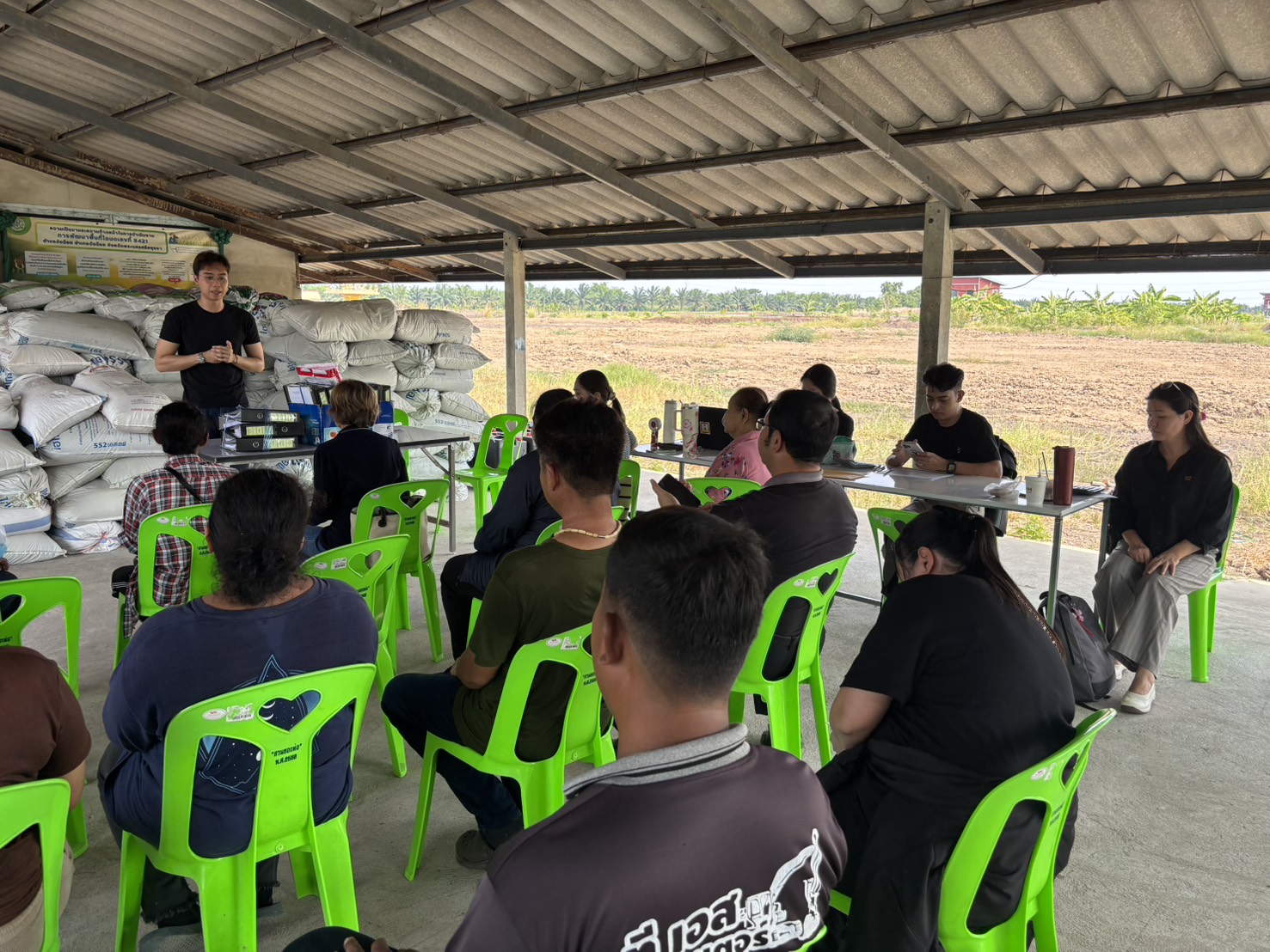 title - ส.ป.ก.พระนครศรีอยุธยา เข้าร่วมประชุมการบริหารจัดการกลุ่มสวนของพ่อ ร่วมกับเจ้าหน้าที่สถาบันพัฒนาองค์กรชุมชน (พอช.) 