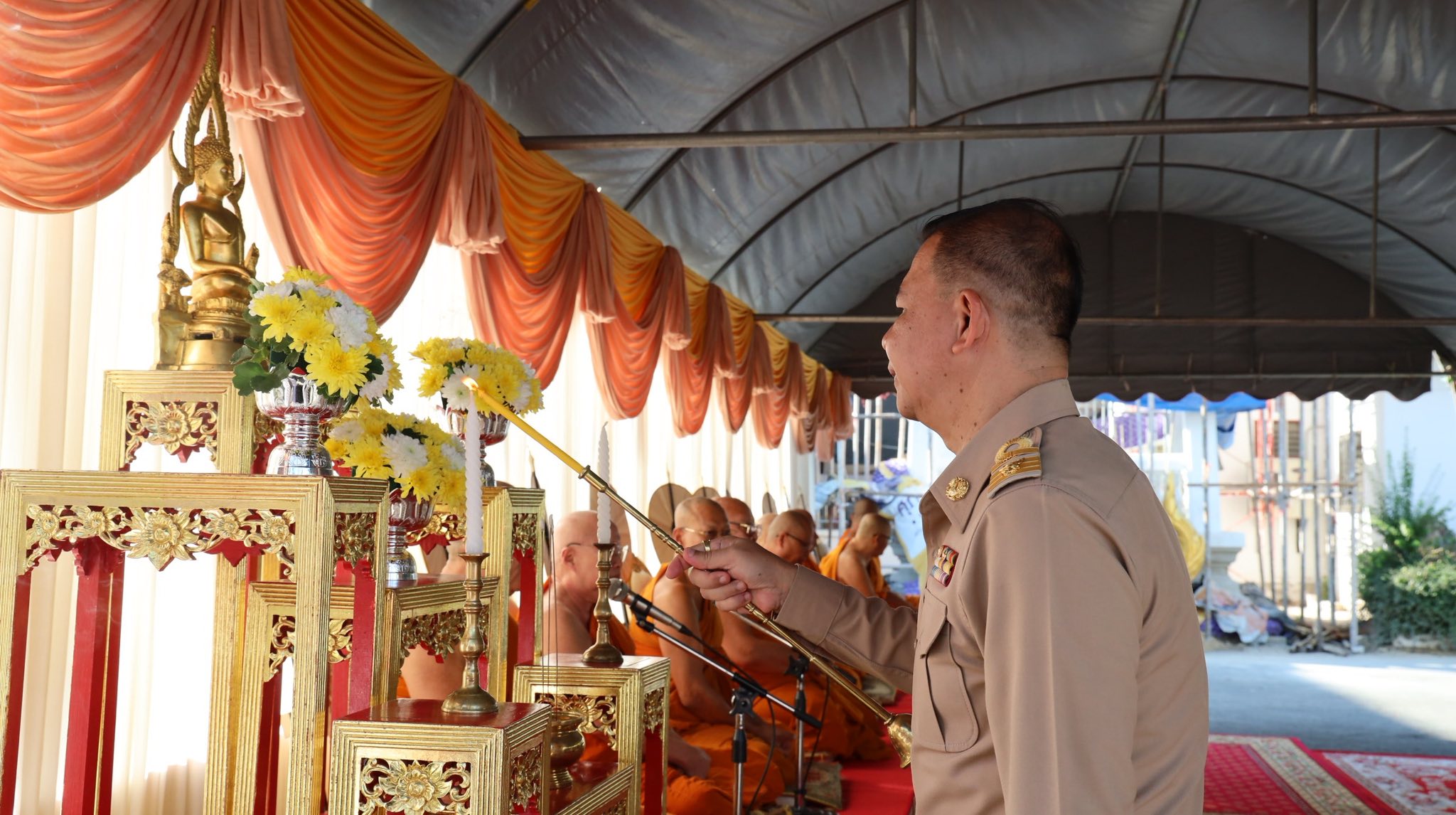 title - ปฏิรูปที่ดินจังหวัดพระนครศรีอยุธยา ร่วมพิธีวางพุ่มดอกไม้สด พิธีบวงสรวง และเจริญพระพุทธมนต์ เพื่อถวายราชสักการะและราชสดุดีเทิดพระเกียรติ สมเด็จพระเจ้าตากสินมหาราช เนื่องในวัน “ฉลองชัยชนะสมเด็จพระเจ้าตากสินมหาราช” ครบรอบ ๒๖๐ปี 