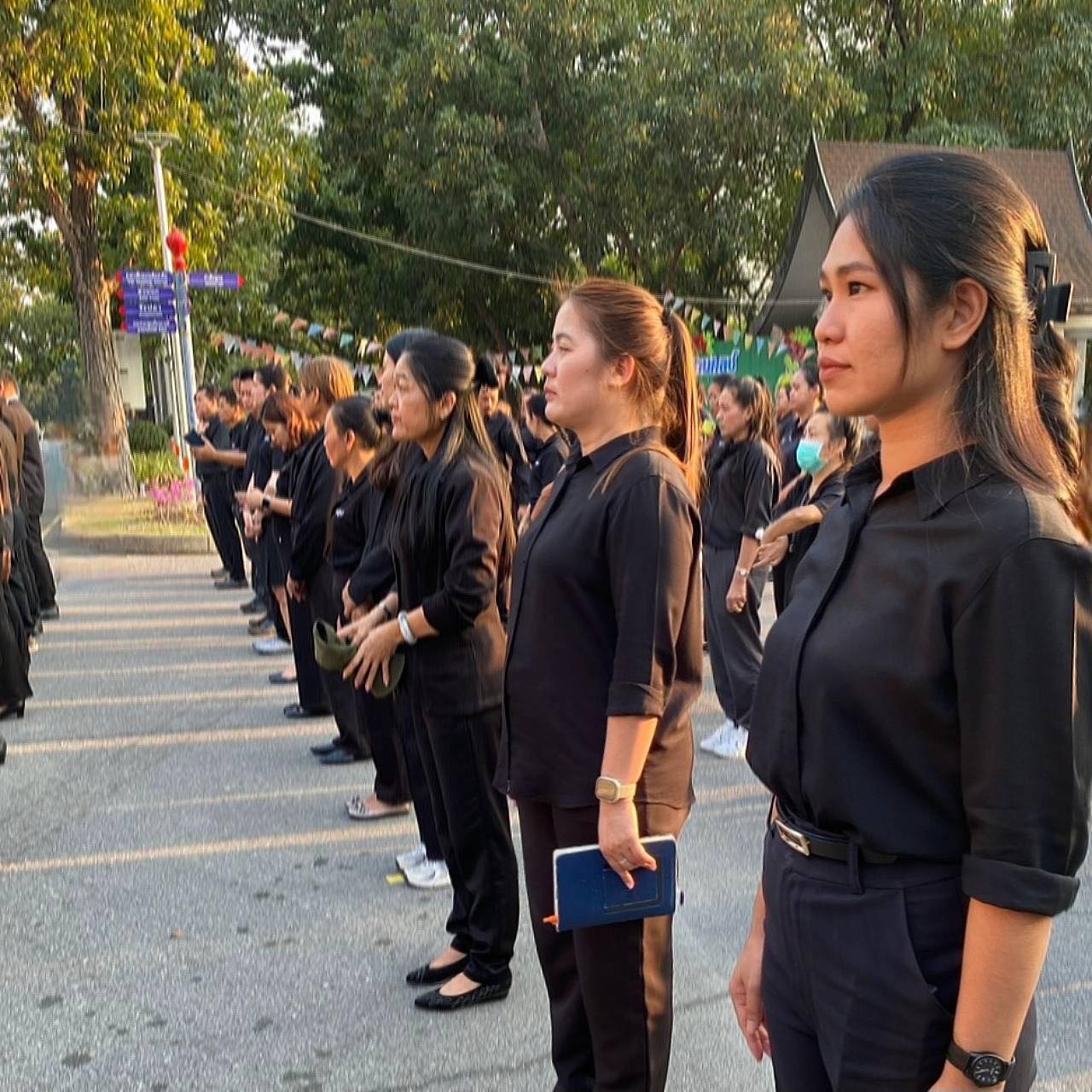 title - ปฏิรูปที่ดินจังหวัดพระนครศรีอยุธยา ร่วมกิจกรรมแสดงความอาลัย และแสดงความจงรักภักดี สมเด็จพระนางเจ้าสิริกิติ์ พระบรมราชินีนาถ พระบรมราชชนนีพันปีหลวง ภายใต้โครงการ 