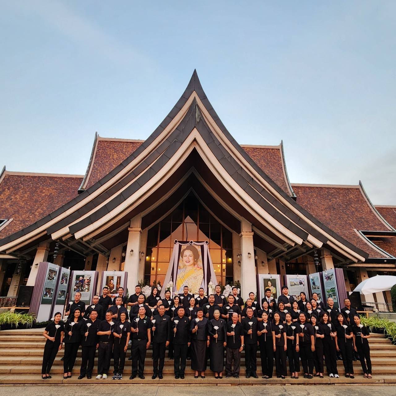 title - ปฏิรูปที่ดินจังหวัดพระนครศรีอยุธยา ร่วมกิจกรรมแสดงความอาลัย และแสดงความจงรักภักดี สมเด็จพระนางเจ้าสิริกิติ์ พระบรมราชินีนาถ พระบรมราชชนนีพันปีหลวง ภายใต้โครงการ 