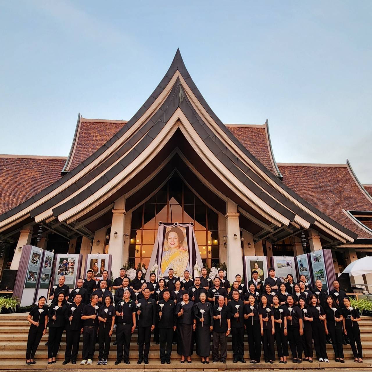 title - ปฏิรูปที่ดินจังหวัดพระนครศรีอยุธยา ร่วมกิจกรรมแสดงความอาลัย และแสดงความจงรักภักดี สมเด็จพระนางเจ้าสิริกิติ์ พระบรมราชินีนาถ พระบรมราชชนนีพันปีหลวง ภายใต้โครงการ 