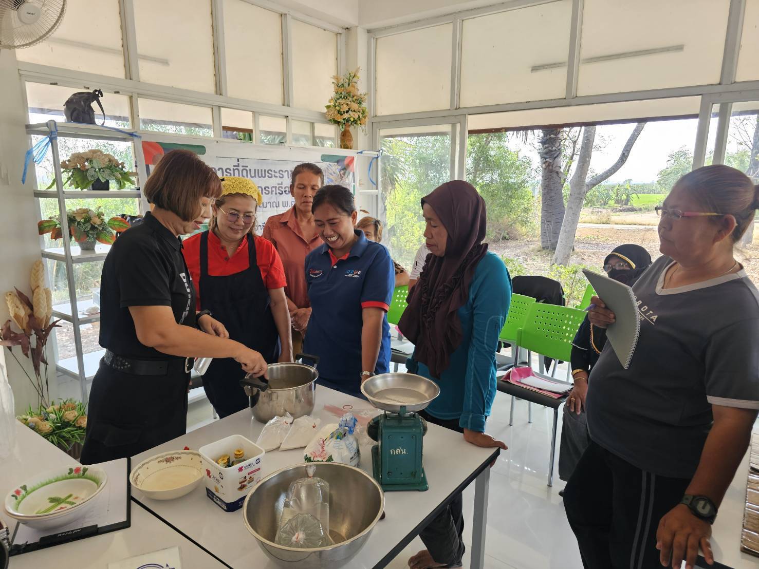 title - ส.ป.ก.พระนครศรีอยุธยา ดำเนินการจัดฝึกอบรมโครงการที่ดินพระราชทานจังหวัดพระนครศรีอยุธยา ปีงบประมาณ พ.ศ. ๒๕๖๙ หลักสูตร การเสริมอาชีพนอกภาคการเกษตรเพื่อเพิ่มรายได้ 