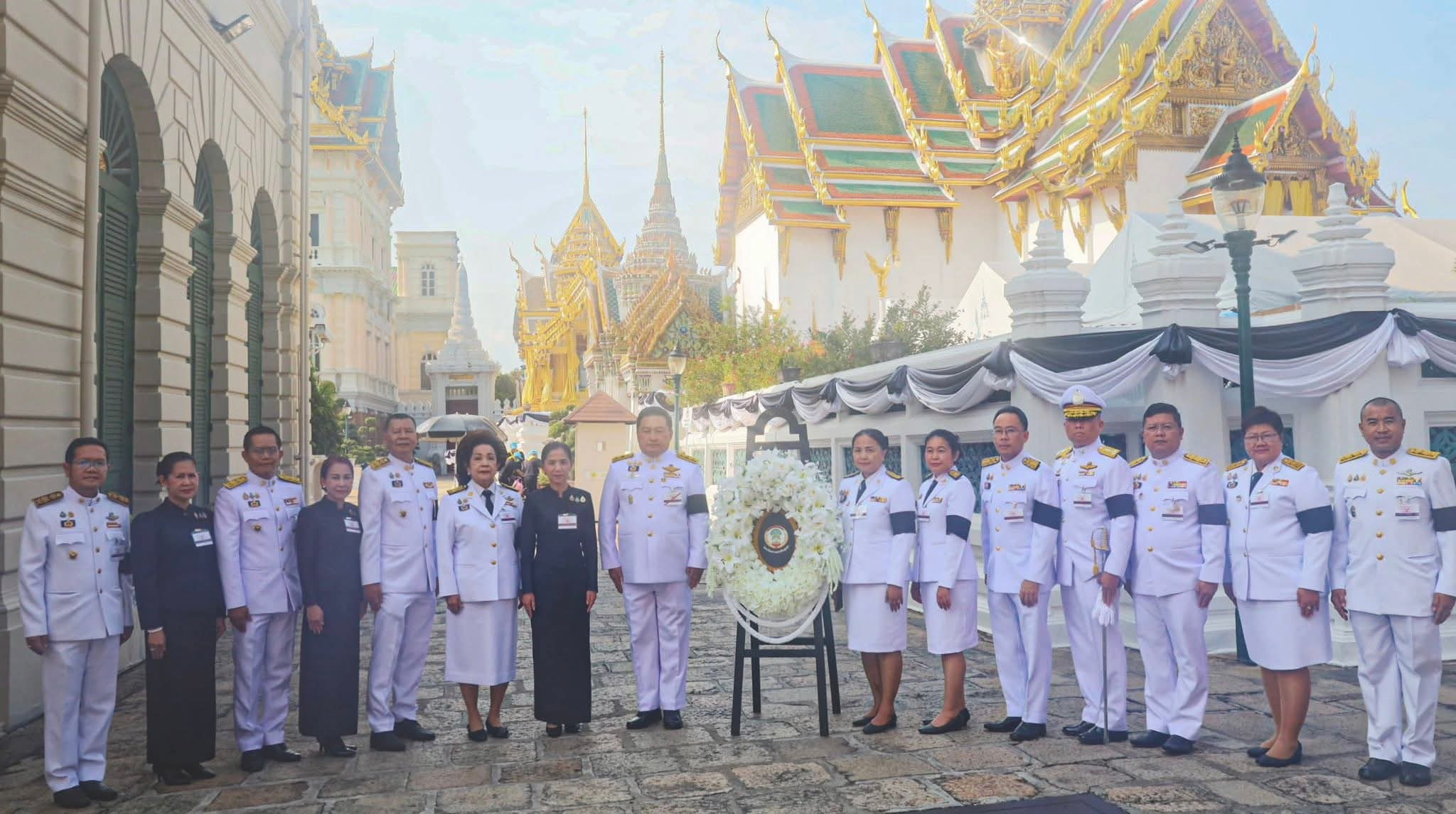 title - ปฏิรูปที่ดินจังหวัดพระนครศรีอยุธยา ร่วมเข้าวางพวงมาลา และร่วมเป็นเจ้าภาพบำเพ็ญกุศลและพระพิธีธรรมสวดพระอภิธรรมพระบรมศพ สมเด็จพระนางเจ้าสิริกิติ์ พระบรมราชินีนาถ พระบรมราชชนนีพันปีหลวง และกราบถวายบังคมพระบรมศพ ณ พระที่นั่งดุสิตมหาปราสาท เขตพระนคร กรุงเทพมหานคร