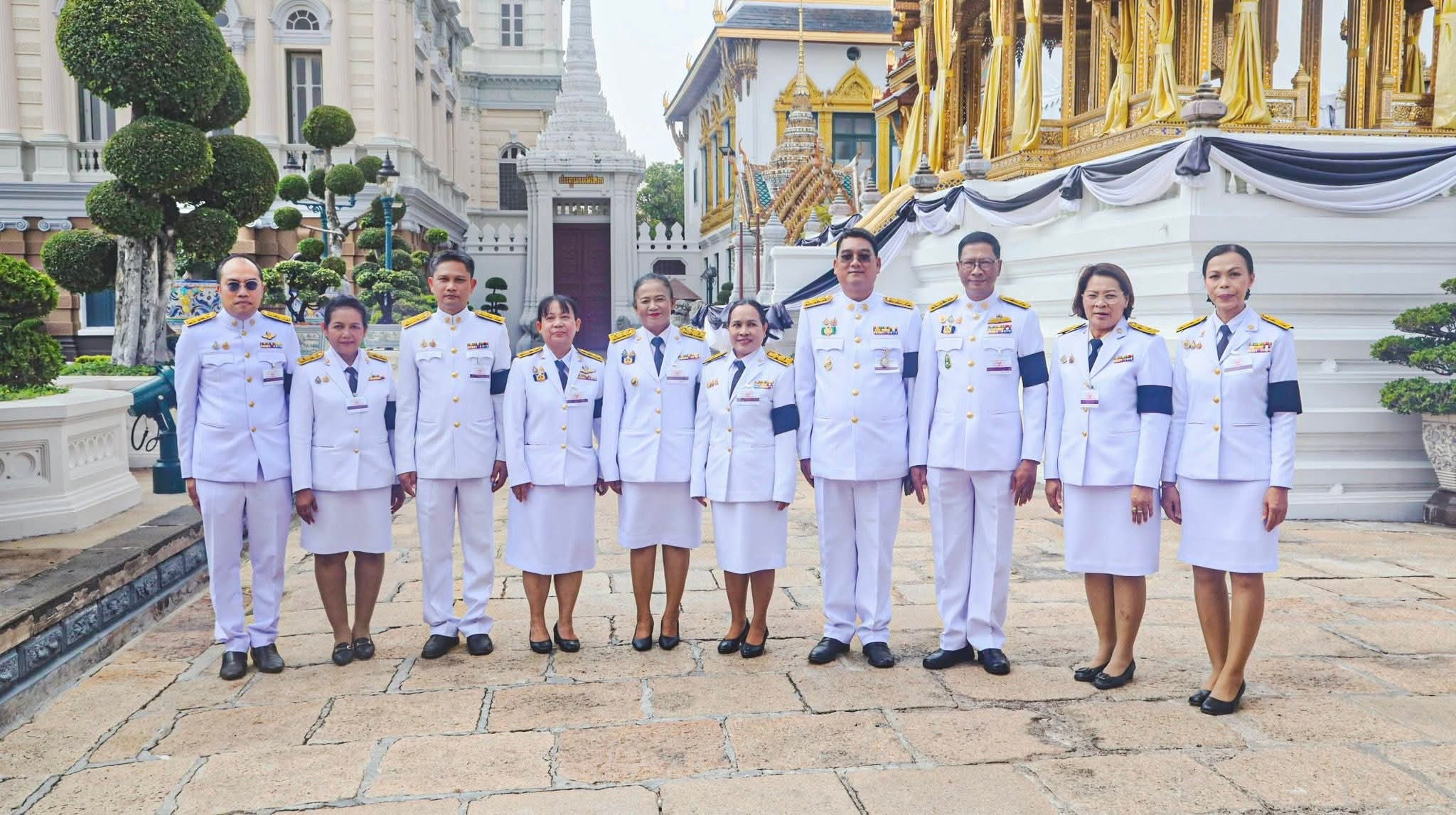 title - ปฏิรูปที่ดินจังหวัดพระนครศรีอยุธยา ร่วมเข้าวางพวงมาลา และร่วมเป็นเจ้าภาพบำเพ็ญกุศลและพระพิธีธรรมสวดพระอภิธรรมพระบรมศพ สมเด็จพระนางเจ้าสิริกิติ์ พระบรมราชินีนาถ พระบรมราชชนนีพันปีหลวง และกราบถวายบังคมพระบรมศพ ณ พระที่นั่งดุสิตมหาปราสาท เขตพระนคร กรุงเทพมหานคร