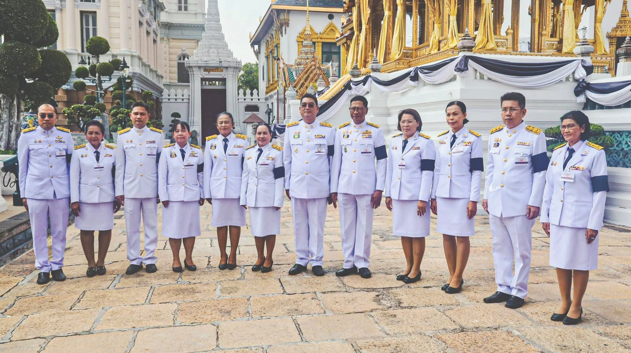 title - ปฏิรูปที่ดินจังหวัดพระนครศรีอยุธยา ร่วมเข้าวางพวงมาลา และร่วมเป็นเจ้าภาพบำเพ็ญกุศลและพระพิธีธรรมสวดพระอภิธรรมพระบรมศพ สมเด็จพระนางเจ้าสิริกิติ์ พระบรมราชินีนาถ พระบรมราชชนนีพันปีหลวง และกราบถวายบังคมพระบรมศพ ณ พระที่นั่งดุสิตมหาปราสาท เขตพระนคร กรุงเทพมหานคร