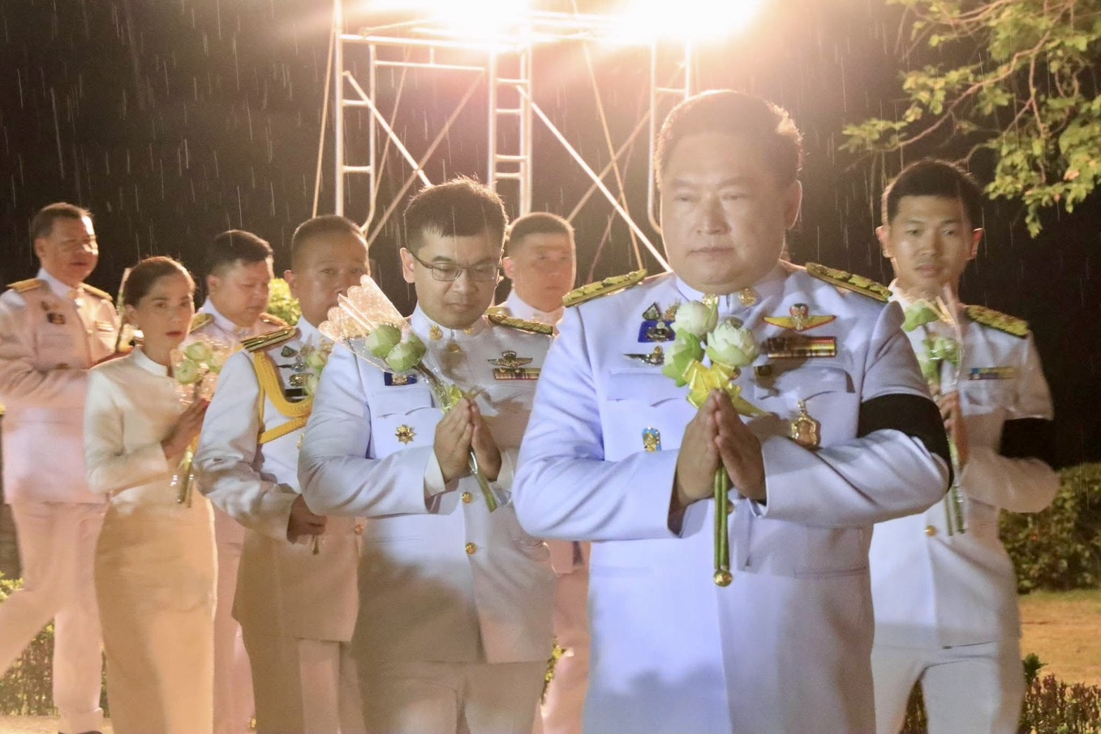 title - ปฏิรูปที่ดินจังหวัดพระนครศรีอยุธยา ร่วมพิธีเชิญพุ่มดอกบัวประดิษฐ์ไปถวายสักการะพระศรีมหาโพธิทศมราชบพิตร ในวันวิสาขบูชา ประจำปี ๒๕๖๙