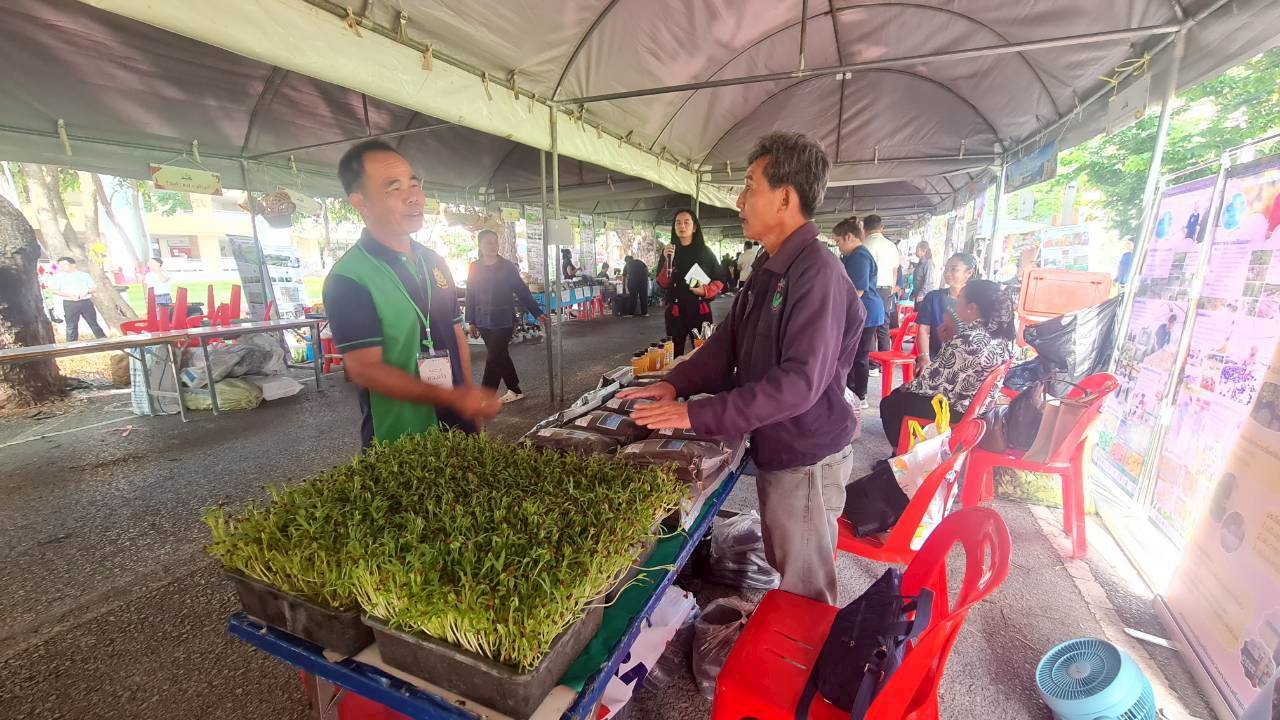 title - ส.ป.ก.พระนครศรีอยุธยา นำเกษตรกรในเขตปฏิรูปที่ดินเข้าร่วมโครงการสัมมนาเชิง ปฏิบัติการ 