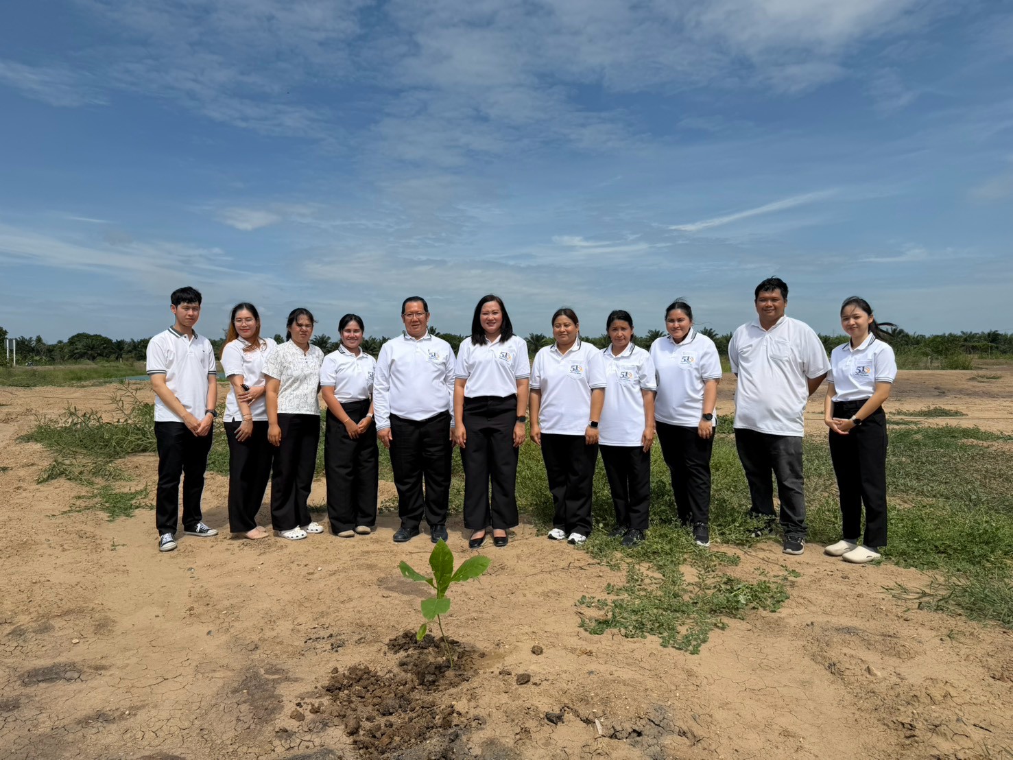 title - สำนักงานการปฏิรูปที่ดินจังหวัดพระนครศรีอยุธยา ร่วมจัดงานปลูกเพื่อเปลี่ยน เปลี่ยนเพื่อยั่งยืน เทิดไท้องค์ทศมราชา เพื่อเพิ่มพื้นที่สีเขียวในเขตปฏิรูปที่ดิน เนื่องในโอกาสวันเฉลิมพระชนมพรรษาพระบาทสมเด็จพระเจ้าอยู่หัว ๒๘ กรกฎาคม ๒๕๖๙ 