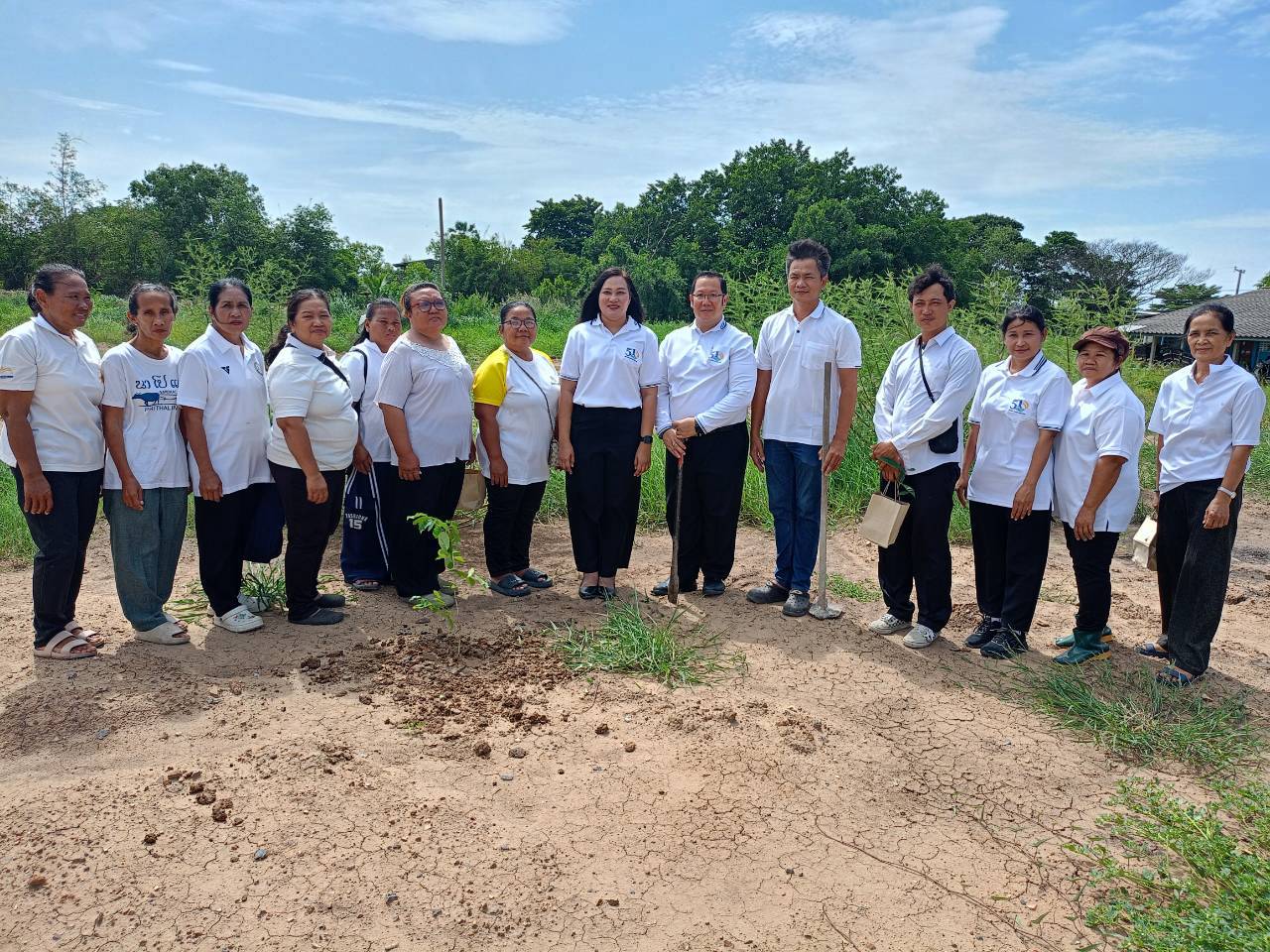 title - สำนักงานการปฏิรูปที่ดินจังหวัดพระนครศรีอยุธยา ร่วมจัดงานปลูกเพื่อเปลี่ยน เปลี่ยนเพื่อยั่งยืน เทิดไท้องค์ทศมราชา เพื่อเพิ่มพื้นที่สีเขียวในเขตปฏิรูปที่ดิน เนื่องในโอกาสวันเฉลิมพระชนมพรรษาพระบาทสมเด็จพระเจ้าอยู่หัว ๒๘ กรกฎาคม ๒๕๖๙ 