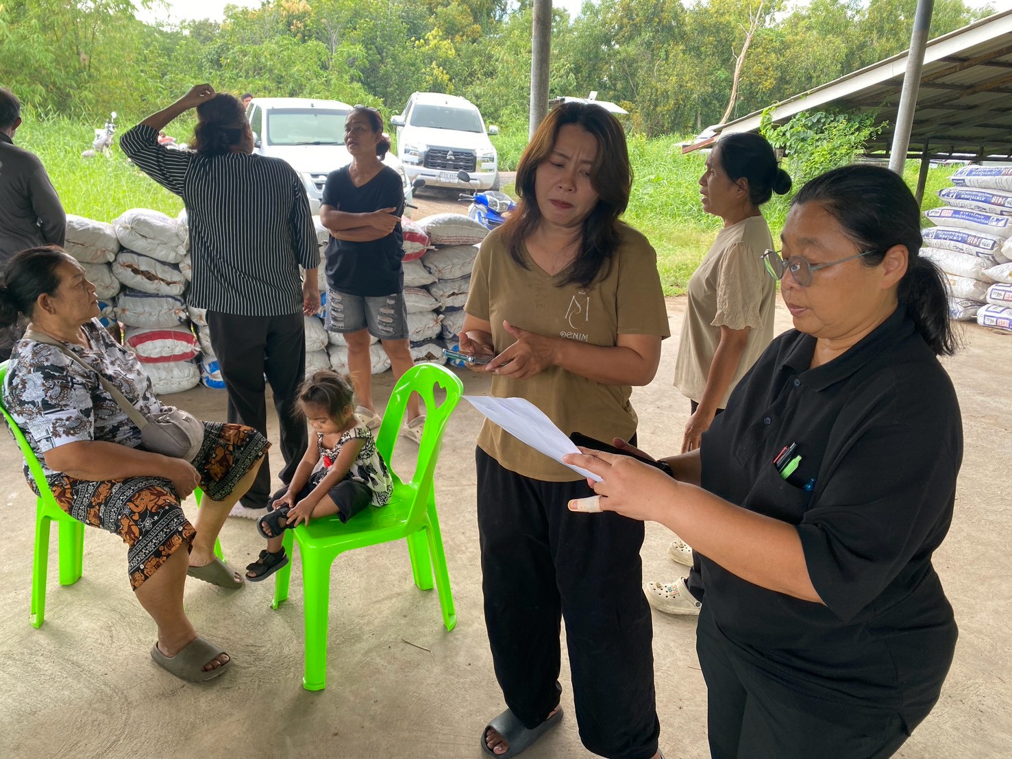 title - ส.ป.ก.พระนครศรีอยุธยา ดำเนินการมอบวัสดุการเกษตรเพื่อสนับสนุนเกษตรกรที่เข้าร่วมโครงการพัฒนาเกษตรกรปราดเปรื่อง(Smart Farmer) กิจกรรมพัฒนาเกษตรกรปราดเปรื่องในเขตปฏิรูปที่ดิน (Smart Former) ปีงบประมาณ พ.ศ. ๒๕๖๙ 