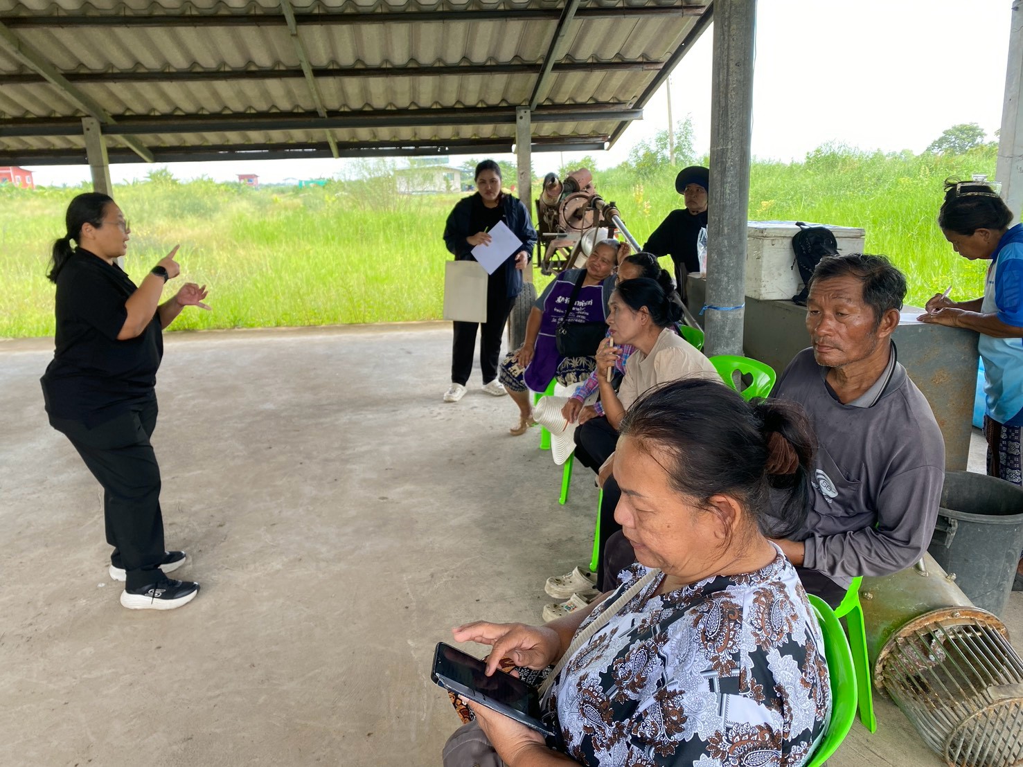 title - ส.ป.ก.พระนครศรีอยุธยา ดำเนินการมอบวัสดุการเกษตรเพื่อสนับสนุนเกษตรกรที่เข้าร่วมโครงการพัฒนาเกษตรกรปราดเปรื่อง(Smart Farmer) กิจกรรมพัฒนาเกษตรกรปราดเปรื่องในเขตปฏิรูปที่ดิน (Smart Former) ปีงบประมาณ พ.ศ. ๒๕๖๙ 