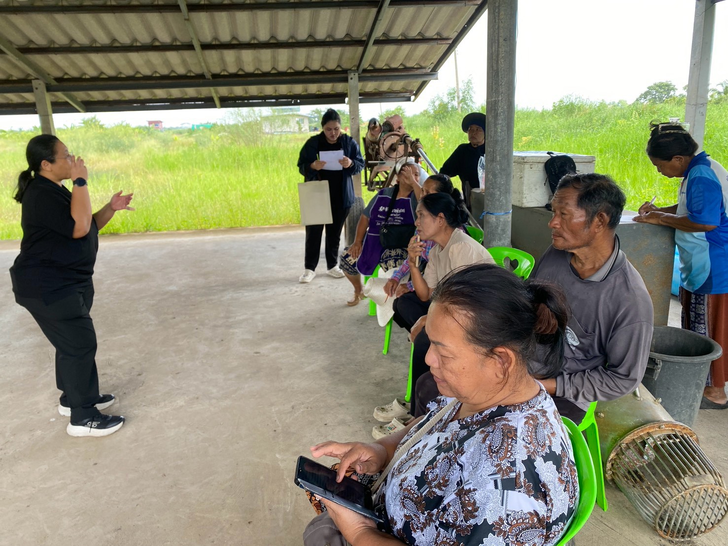 title - ส.ป.ก.พระนครศรีอยุธยา ดำเนินการมอบวัสดุการเกษตรเพื่อสนับสนุนเกษตรกรที่เข้าร่วมโครงการพัฒนาเกษตรกรปราดเปรื่อง(Smart Farmer) กิจกรรมพัฒนาเกษตรกรปราดเปรื่องในเขตปฏิรูปที่ดิน (Smart Former) ปีงบประมาณ พ.ศ. ๒๕๖๙ 