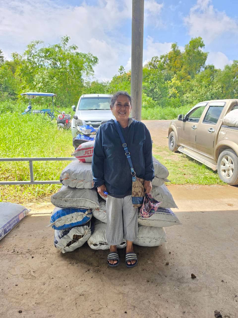 title - ส.ป.ก.พระนครศรีอยุธยา ดำเนินการมอบวัสดุการเกษตรเพื่อสนับสนุนเกษตรกรที่เข้าร่วมโครงการพัฒนาเกษตรกรปราดเปรื่อง(Smart Farmer) กิจกรรมพัฒนาเกษตรกรปราดเปรื่องในเขตปฏิรูปที่ดิน (Smart Former) ปีงบประมาณ พ.ศ. ๒๕๖๙ 
