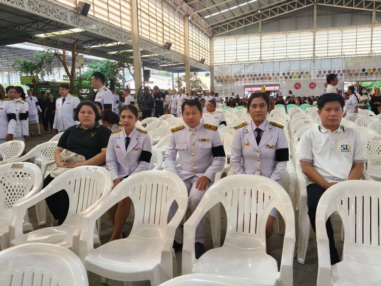title - ปฏิรูปที่ดินจังหวัดพระนครศรีอยุธยา มอบหมาย นายจิรพัฒน์ วงศ์บุญฤทธิ์ นิติกรชำนาญการพิเศษ รักษาราชการแทนปฏิรูปที่ดิน พร้อมเจ้าหน้าที่กลุ่มการเงินบัญชีและจัดเก็บผลประโยชน์ เข้าร่วมกิจกรรมเนื่องในวันคล้ายวันสวรรคต สมเด็จพระนางเจ้าสิริกิติ์ พระบรมราชินีนาถ พระบรมราชชนนีพันปีหลวง ๒๔ ตุลาคม ๒๕๖๙ 
