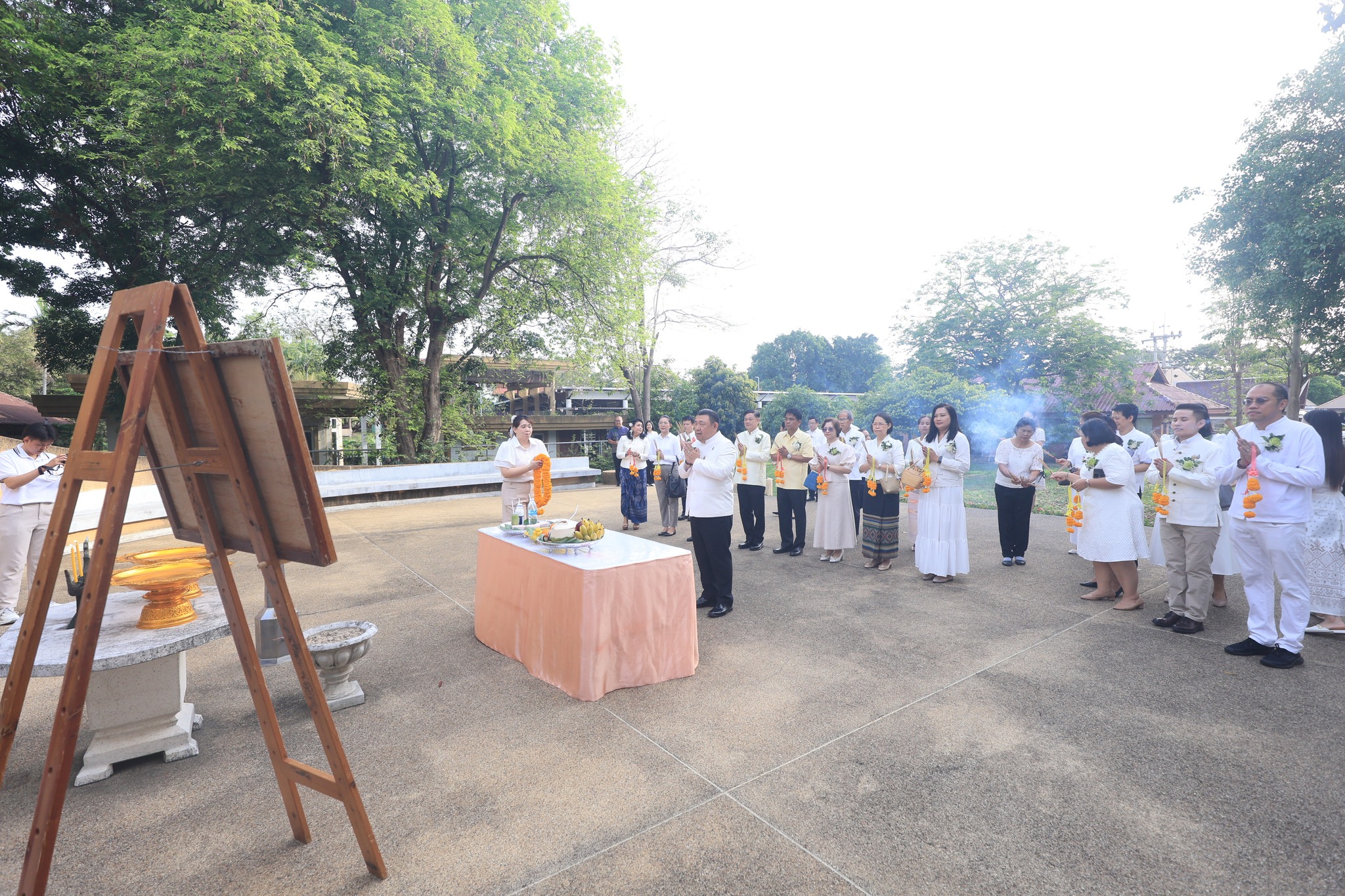 title - ปฏิรูปที่ดินจังหวัดพระนครศรีอยุธยา เข้าร่วมโครงการพัฒนาบุคลากรเพื่อเพิ่มประสิทธิภาพการดำเนินงานด้านสิลปหัตถกรรม กิจกรรมไหว้ครูช่าง 