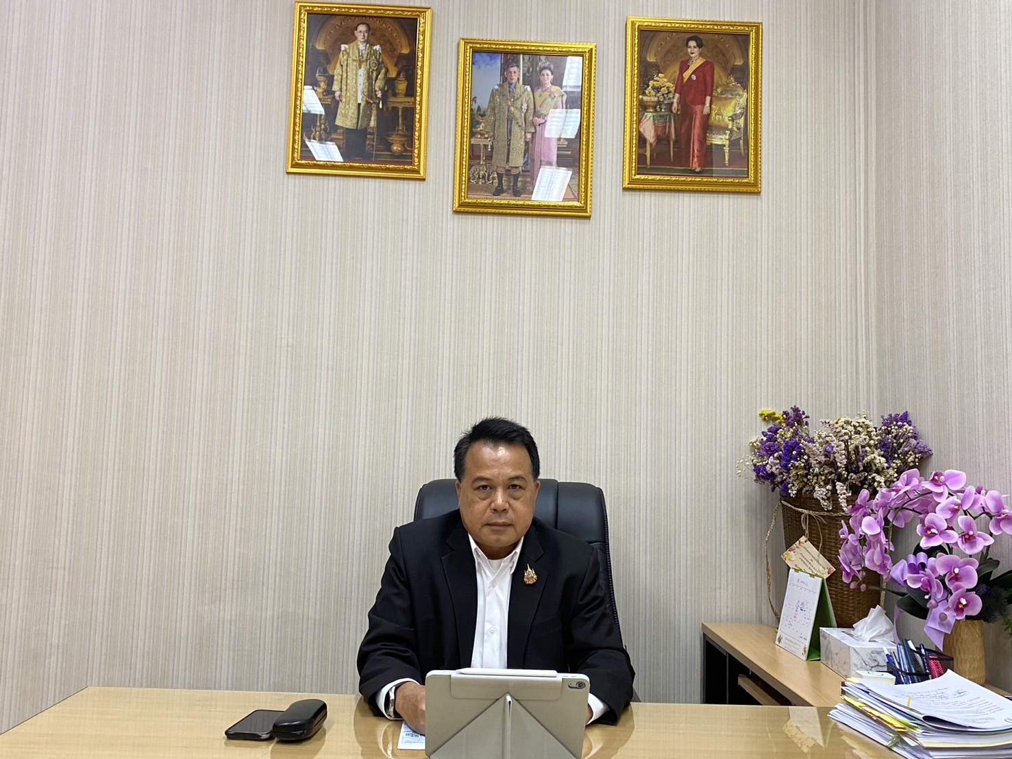 title - ส.ป.ก.พระนครศรีอยุธยา พร้อมเกษตรกรในเขตปฏิรูปที่ดินรายนางสาวพชรมน รุจิธรรม และนายศิลชัย หล่อเลิศธรรม เข้าร่วมอบรมโครงการสัมมนา หลักสูตร “การสร้างและพัฒนาเครือข่าย Smart Farmer ต้นแบบในเขตปฏิรูปที่ดิน” ปีงบประมาณ พ.ศ. ๒๕๖๙ ผ่านสื่ออิเล็กทรอนิกส์ด้วยโปรแกรม Zoom meeting