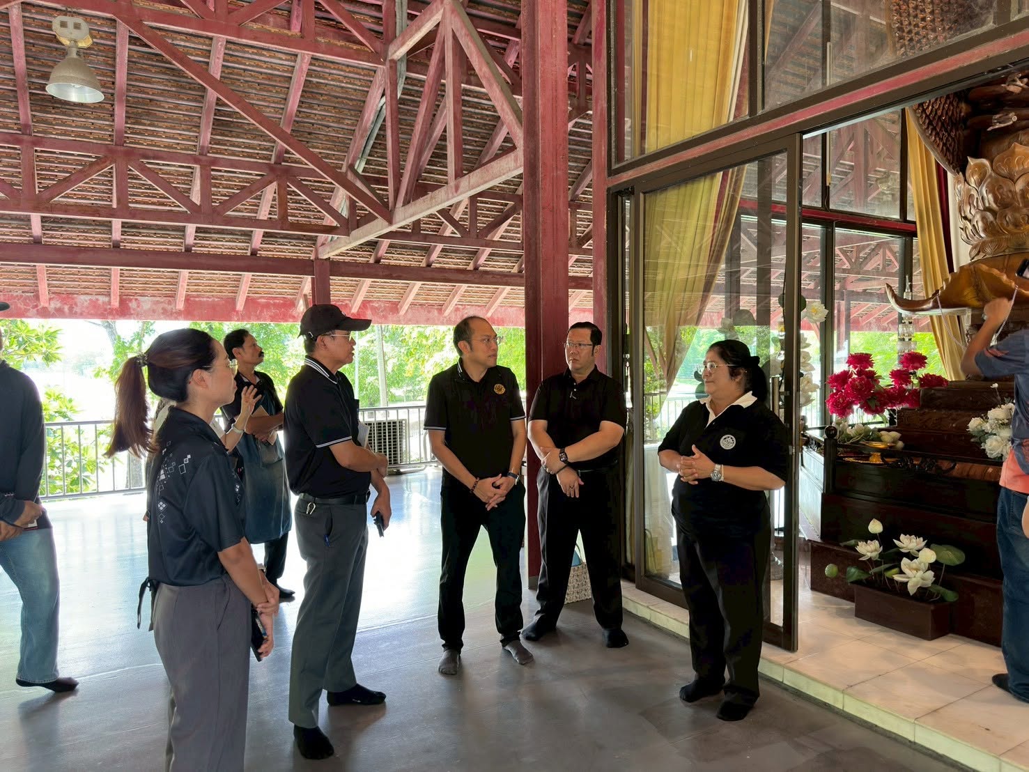 title - ส.ป.ก.พระนครศรีอยุธยา ร่วมกับเจ้าหน้าที่พิพิธภัณฑสถานแห่งชาติ เจ้าสามพระยา และเจ้าหน้าที่กลุ่มวิทยาศาสตร์เพื่อการอนุรักษ์ สำนักพิพิธภัณฑสถานแห่งชาติ กรมศิลปากร ดำเนินการตรวจสอบและประเมินความเสียหายพระโพธิสัตว์กวนอิมพันพระหัตถ์ เพื่อบูรณะซ่อมแซมพระโพธิสัตว์กวนอิมพันพระหัตถ์ ให้กลับสู่สภาพเดิม