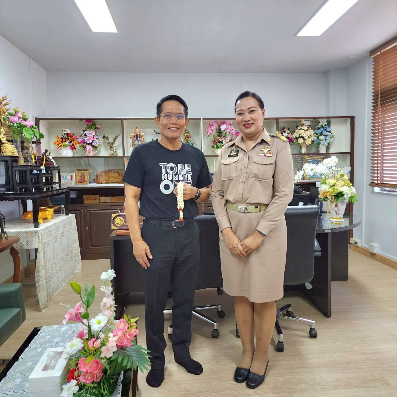 title - นางสาวอมรรัตน์ แขวงโสภา ปฏิรูปที่ดินจังหวัดพระนครศรีอยุธยา ได้เข้ารายงานตัวกับผู้ว่าราชการจังหวัดพระนครศรีอยุธยา และกราบสักการะขอพรสิ่งศักดิ์สิทธิ์ประจำจังหวัดพระนครศรีอยุธยา