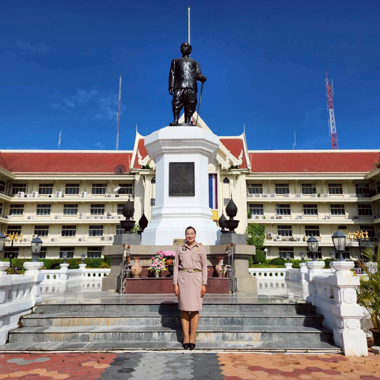 title - นางสาวอมรรัตน์ แขวงโสภา ปฏิรูปที่ดินจังหวัดพระนครศรีอยุธยา ได้เข้ารายงานตัวกับผู้ว่าราชการจังหวัดพระนครศรีอยุธยา และกราบสักการะขอพรสิ่งศักดิ์สิทธิ์ประจำจังหวัดพระนครศรีอยุธยา
