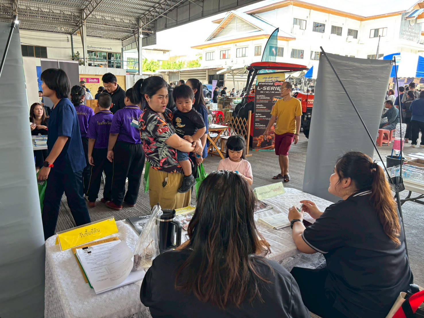 title - ปฏิรูปที่ดินจังหวัดพระนครศรีอยุธยา เข้าร่วมจัดกิจกรรมงานโครงการคลินิกเกษตรเคลื่อนที่ในพระราชานุเคราะห์ สมเด็จพระบรมโอรสาธิราชฯ สยามมกุฎราชกุมาร ไตรมาสที่ ๓ ประจำปีงบประมาณ พ.ศ. ๒๕๖๙