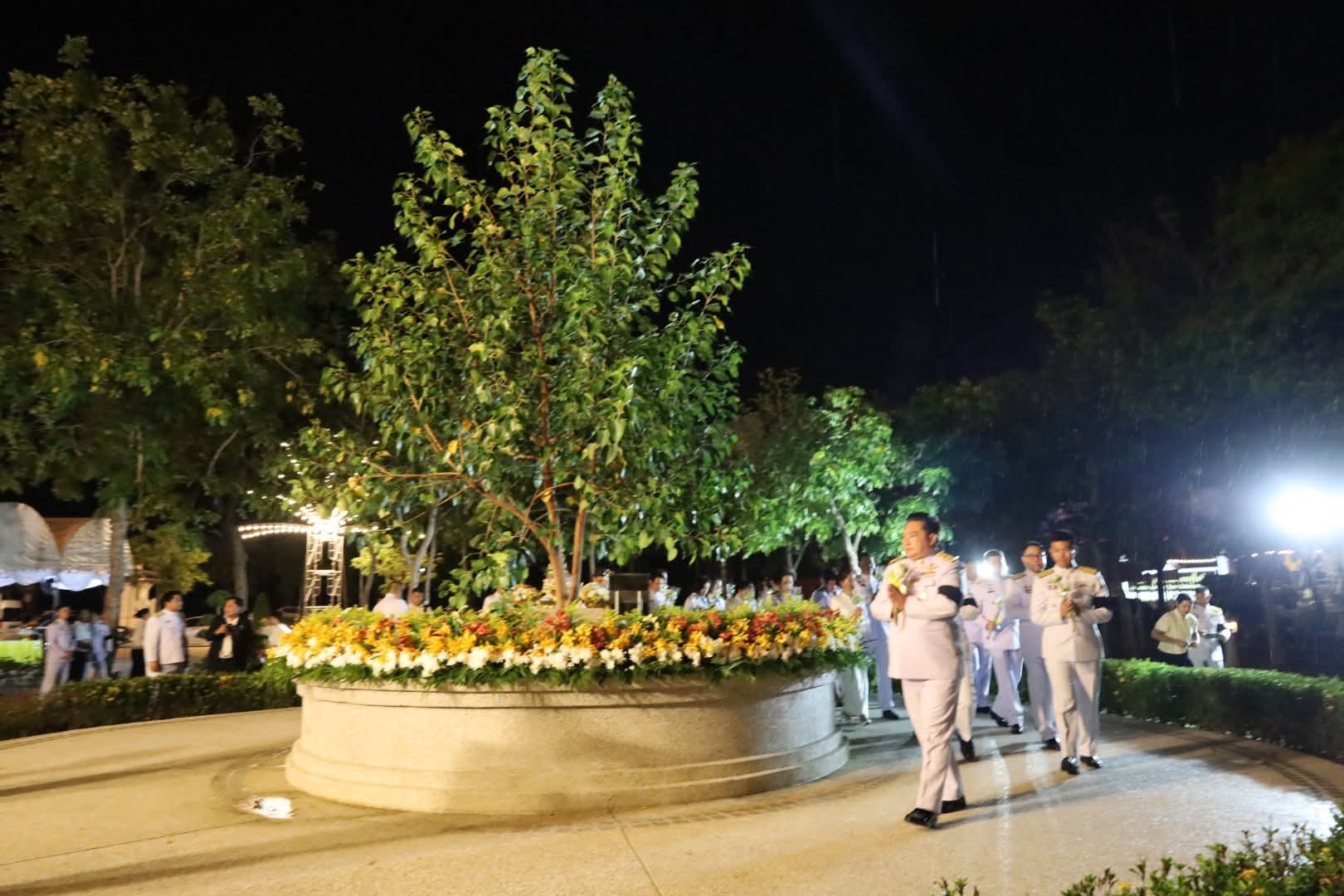 title - ปฏิรูปที่ดินจังหวัดพระนครศรีอยุธยา ร่วมพิธีเชิญพุ่มดอกบัวประดิษฐ์ไปถวายสักการะพระศรีมหาโพธิทศมราชบพิตร ในวันวิสาขบูชา ประจำปี ๒๕๖๙