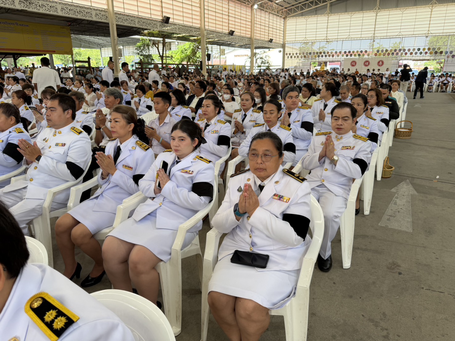 title - นางสาวอมรรัตน์ แขวงโสภา ปฏิรูปที่ดินจังหวัดพระนครศรีอยุธยา พร้อมด้วยเจ้าหน้าที่กลุ่มยุทธศาสตร์และการปฏิรูปที่ดิน เข้าร่วมกิจกรรมเนื่องในวันคล้ายวันพระราชสมภพ สมเด็จพระนางเจ้าสิริกิติ์ พระบรมราชินีนาถ พระบรมราชชนนีพันปีหลวง และวันแม่แห่งชาติ ๑๒ สิงหาคม ๒๕๖๙