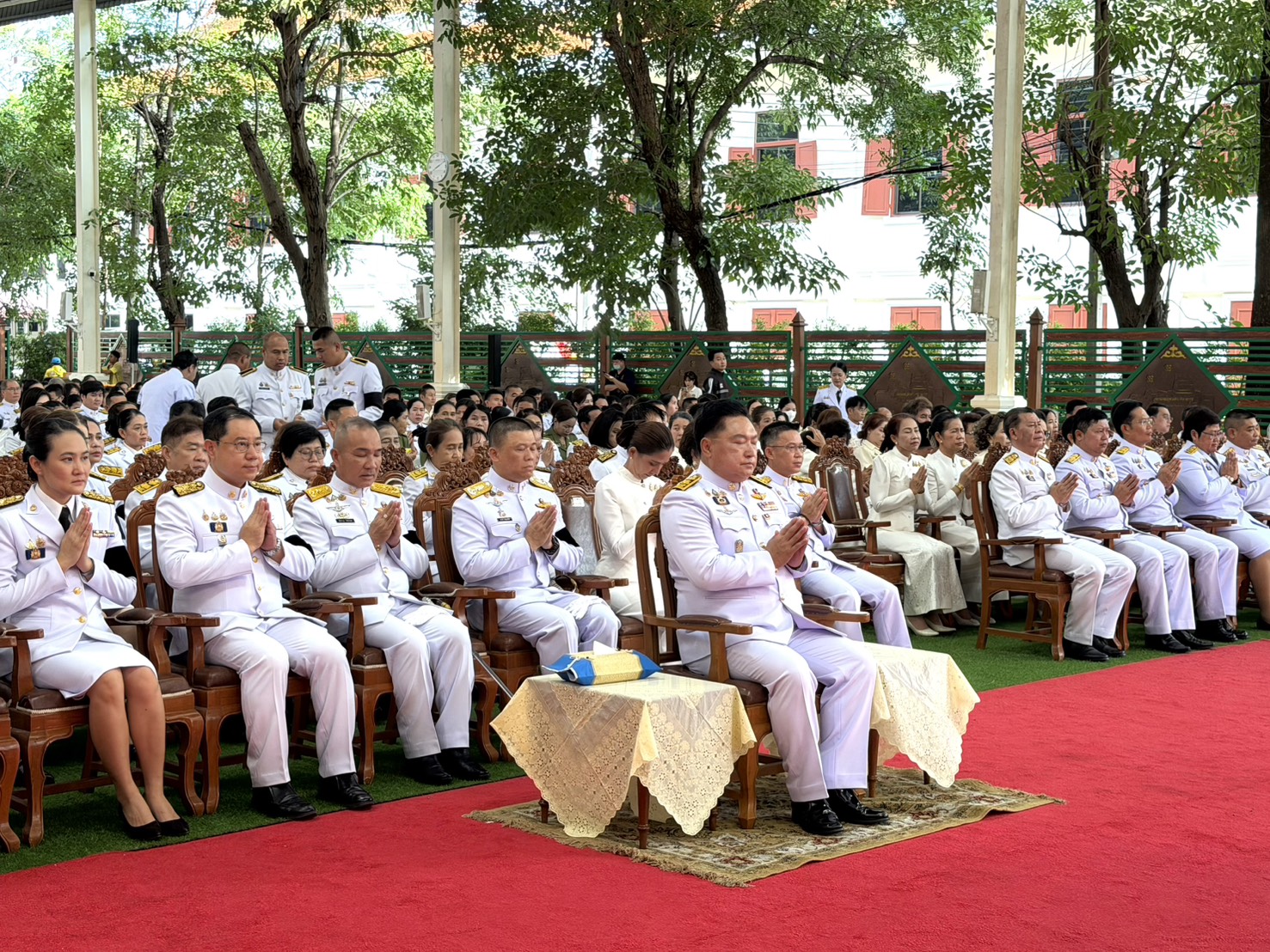 title - นางสาวอมรรัตน์ แขวงโสภา ปฏิรูปที่ดินจังหวัดพระนครศรีอยุธยา พร้อมด้วยเจ้าหน้าที่กลุ่มยุทธศาสตร์และการปฏิรูปที่ดิน เข้าร่วมกิจกรรมเนื่องในวันคล้ายวันพระราชสมภพ สมเด็จพระนางเจ้าสิริกิติ์ พระบรมราชินีนาถ พระบรมราชชนนีพันปีหลวง และวันแม่แห่งชาติ ๑๒ สิงหาคม ๒๕๖๙