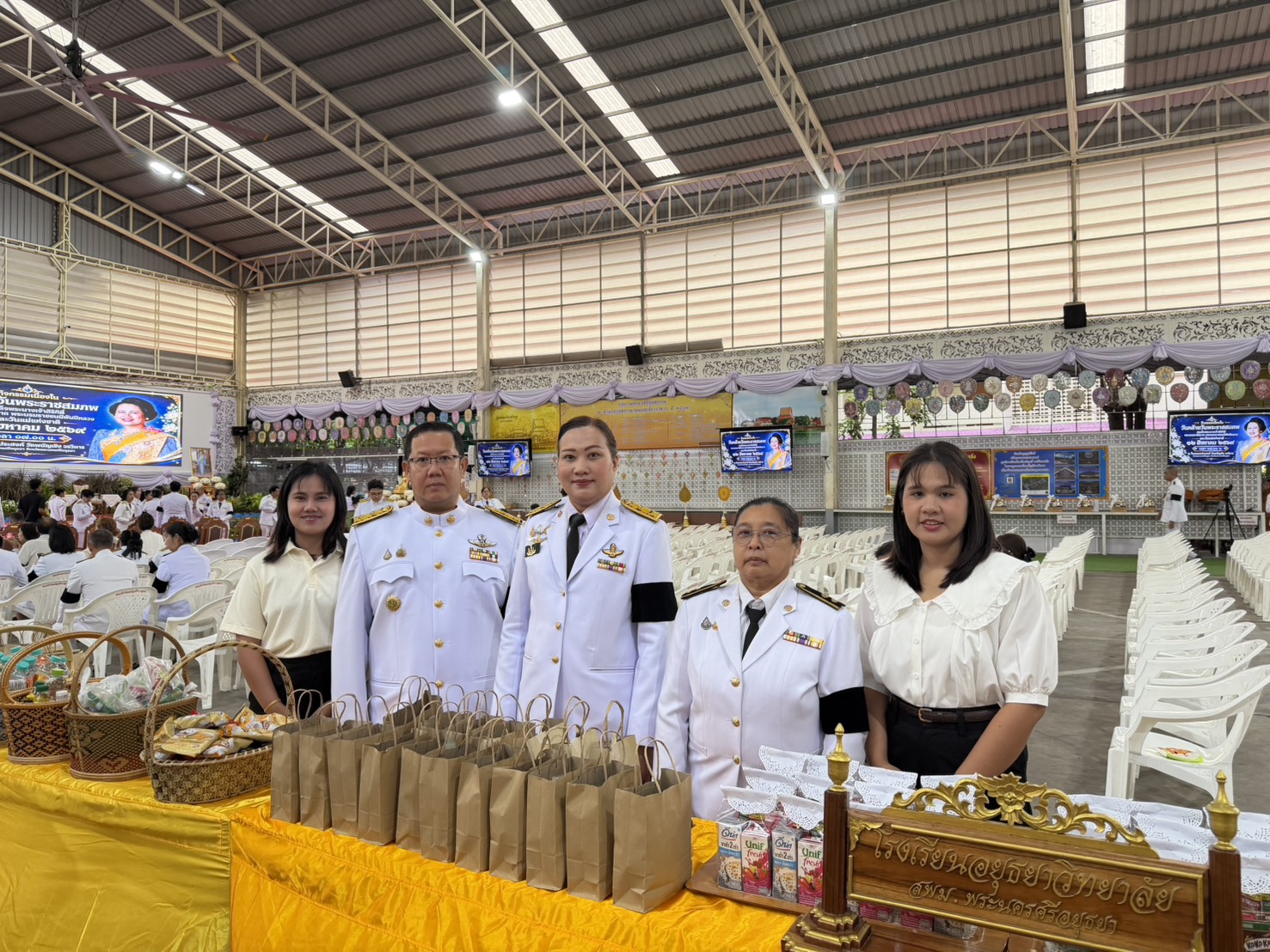 title - นางสาวอมรรัตน์ แขวงโสภา ปฏิรูปที่ดินจังหวัดพระนครศรีอยุธยา พร้อมด้วยเจ้าหน้าที่กลุ่มยุทธศาสตร์และการปฏิรูปที่ดิน เข้าร่วมกิจกรรมเนื่องในวันคล้ายวันพระราชสมภพ สมเด็จพระนางเจ้าสิริกิติ์ พระบรมราชินีนาถ พระบรมราชชนนีพันปีหลวง และวันแม่แห่งชาติ ๑๒ สิงหาคม ๒๕๖๙
