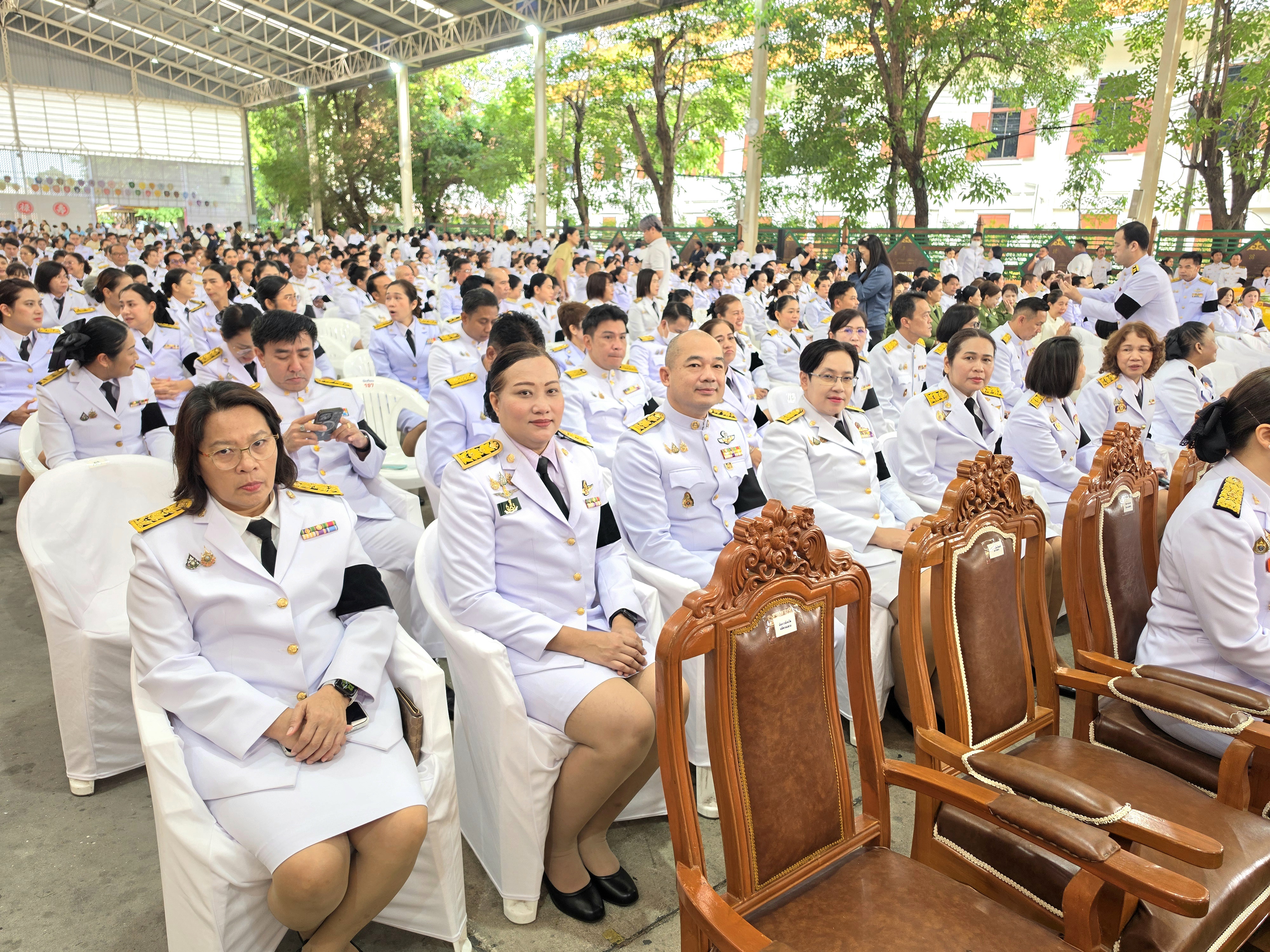 title - นางสาวอมรรัตน์ แขวงโสภา ปฏิรูปที่ดินจังหวัดพระนครศรีอยุธยา พร้อมด้วยเจ้าหน้าที่กลุ่มยุทธศาสตร์และการปฏิรูปที่ดิน เข้าร่วมกิจกรรมเนื่องในวันคล้ายวันพระราชสมภพ สมเด็จพระนางเจ้าสิริกิติ์ พระบรมราชินีนาถ พระบรมราชชนนีพันปีหลวง และวันแม่แห่งชาติ ๑๒ สิงหาคม ๒๕๖๙