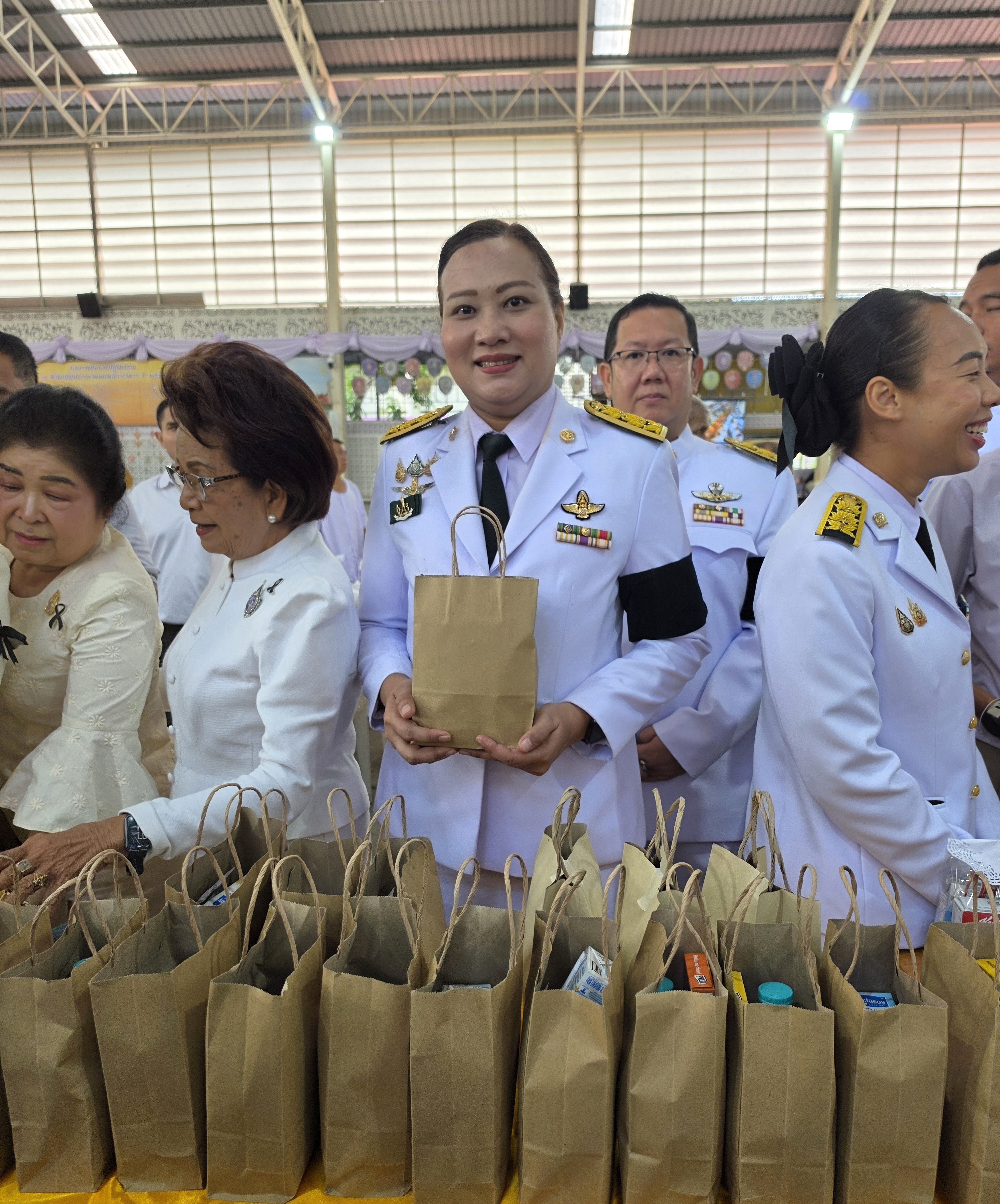 title - นางสาวอมรรัตน์ แขวงโสภา ปฏิรูปที่ดินจังหวัดพระนครศรีอยุธยา พร้อมด้วยเจ้าหน้าที่กลุ่มยุทธศาสตร์และการปฏิรูปที่ดิน เข้าร่วมกิจกรรมเนื่องในวันคล้ายวันพระราชสมภพ สมเด็จพระนางเจ้าสิริกิติ์ พระบรมราชินีนาถ พระบรมราชชนนีพันปีหลวง และวันแม่แห่งชาติ ๑๒ สิงหาคม ๒๕๖๙