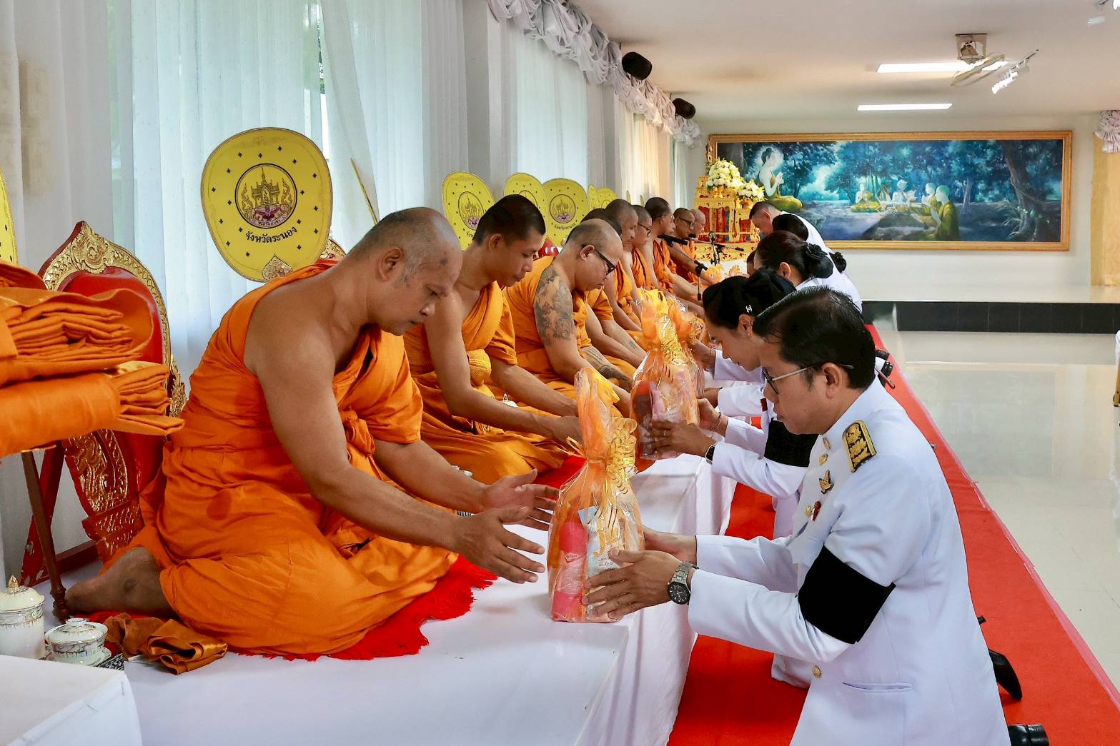title - ส.ป.ก.ระนอง เข้าร่วมพิธีเจริญพระพุทธมนต์และทำบุญตักบาตร ถวายเป็นพระกุศล เนื่องในโอกาสวันคล้ายวันประสูติ พระเจ้าวรวงศ์เธอ พระองค์เจ้าโสมสวลี กรมหมื่นสุทธนารีนาถ