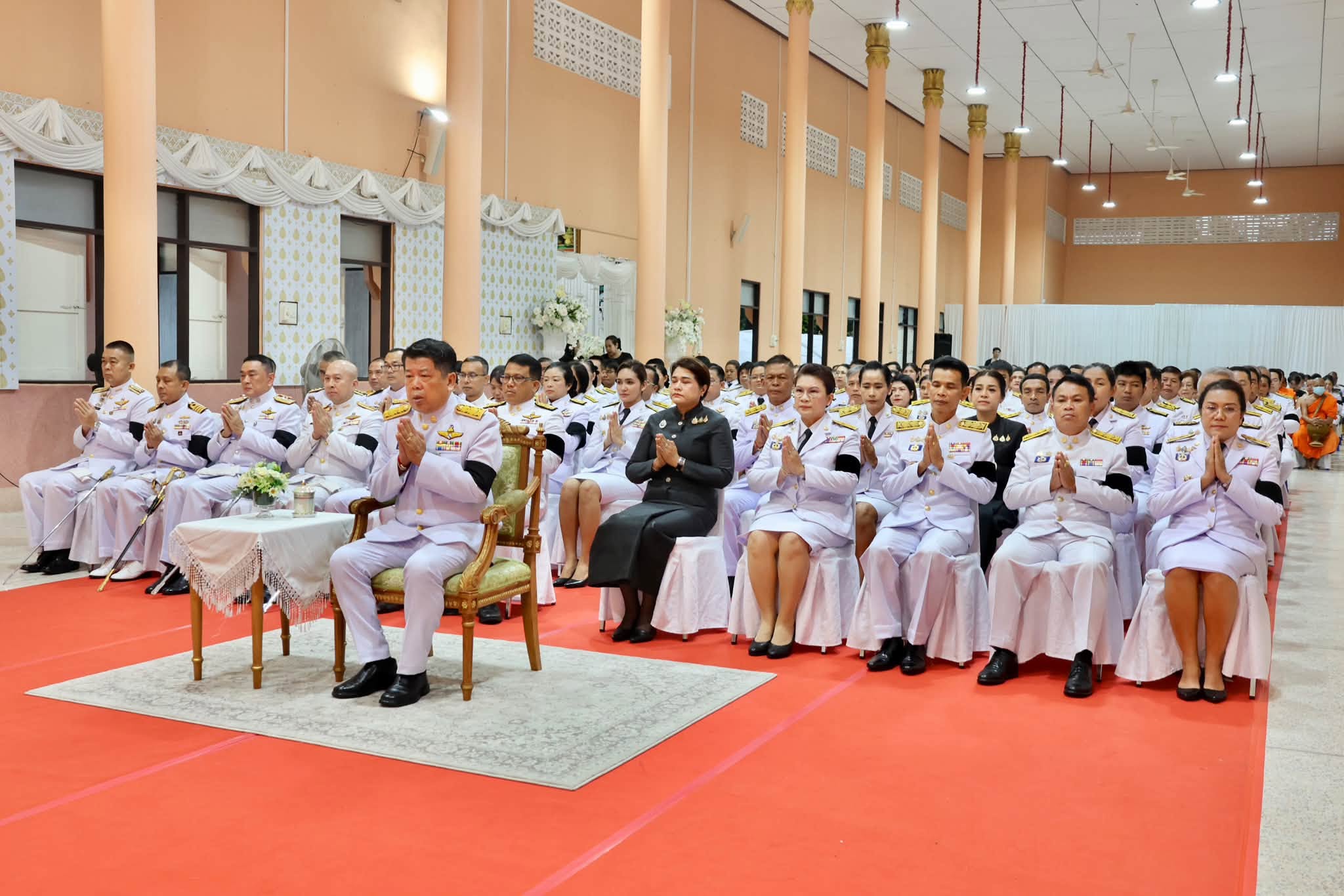 title - สำนักงานการปฏิรูปที่ดินจังหวัดระนอง  เข้าร่วมพิธีบำเพ็ญกุศลและทำบุญตักบาตรในวาระครบ ๑๐๐ วัน (สตมวาร)  แห่งการสิ้นพระชนม์ ถวายเป็นพระกุศลแด่ “เจ้าฟ้าพัชรกิติยาภาฯ”