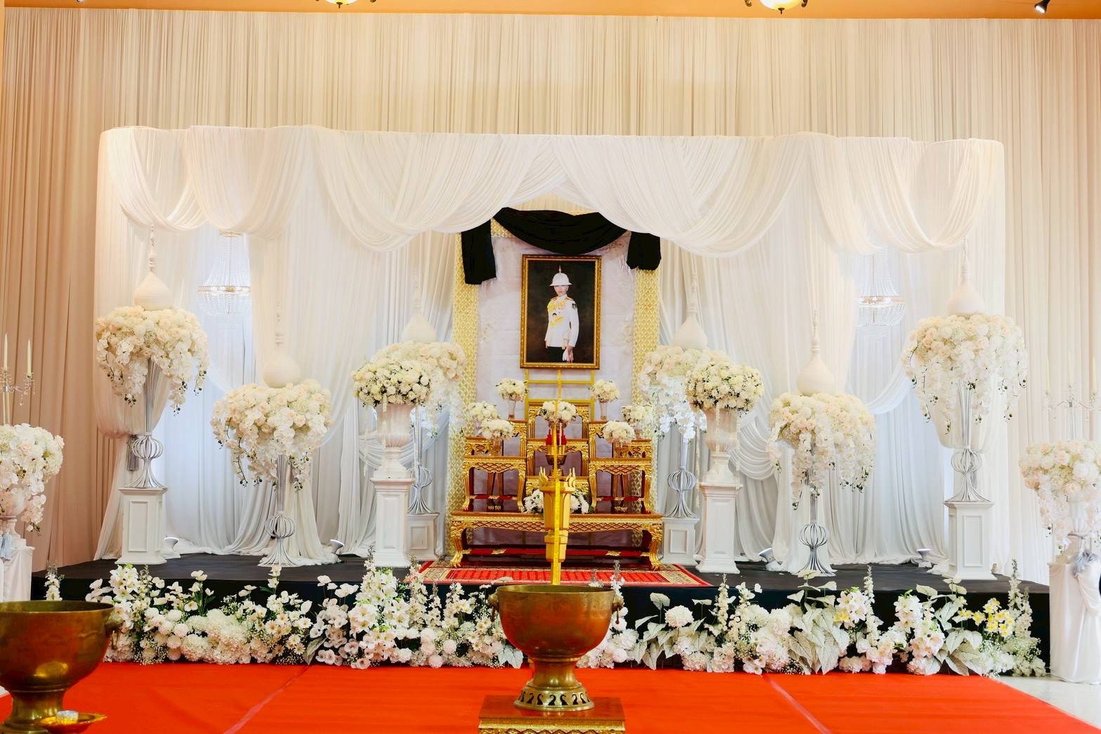 title - สำนักงานการปฏิรูปที่ดินจังหวัดระนอง เข้าร่วมพิธีถวายน้ำสรงพระศพเบื้องหน้าพระรูป สมเด็จพระเจ้าลูกเธอ เจ้าฟ้าพัชรกิติยาภา นเรนทิราเทพยวดี กรมหลวงราชสาริณีสิริพัชร มหาวัชรราชธิดา ประชาชนร่วมแสดงความอาลัย