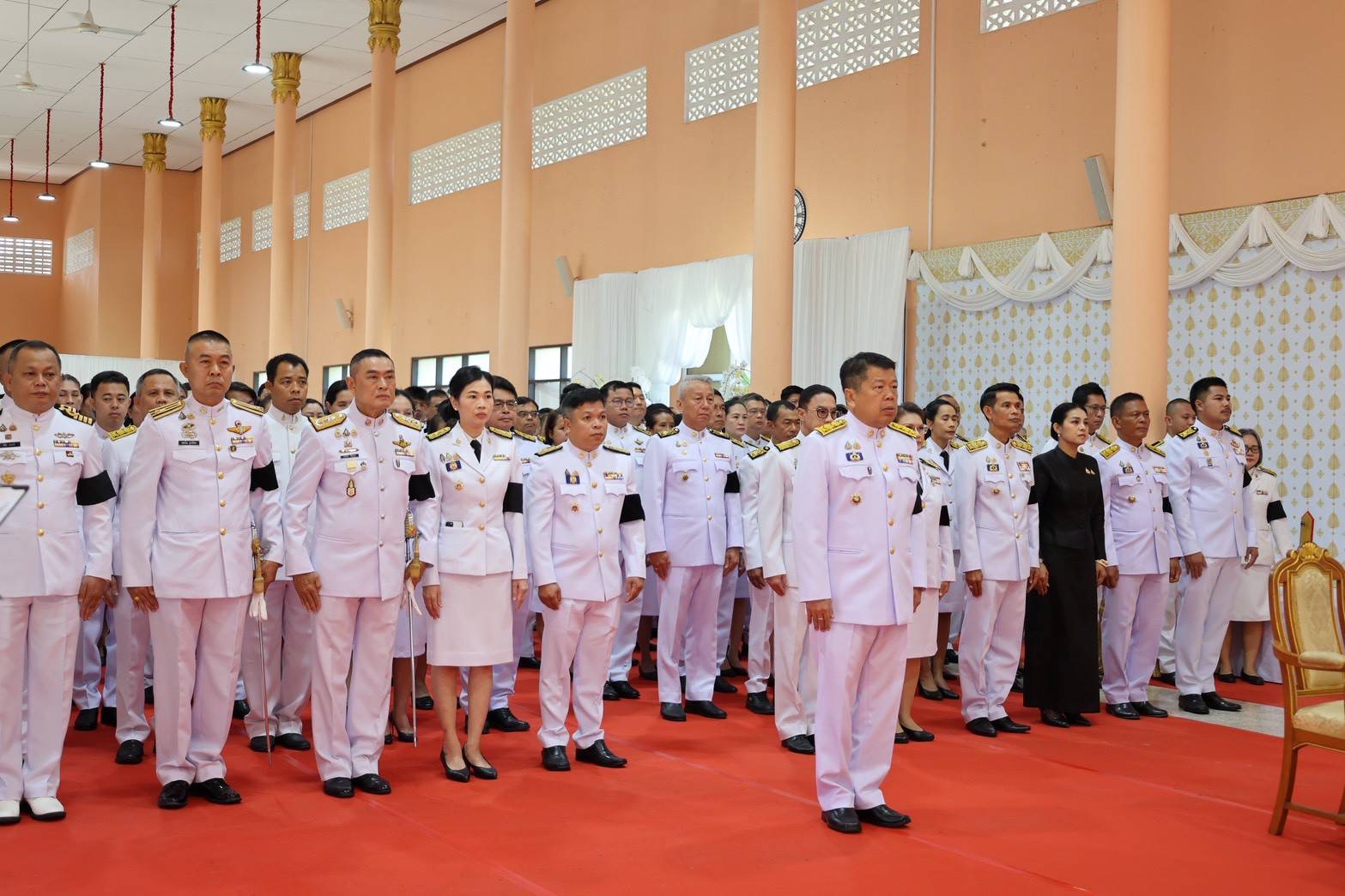 title - สำนักงานการปฏิรูปที่ดินจังหวัดระนอง เข้าร่วมพิธีถวายน้ำสรงพระศพเบื้องหน้าพระรูป สมเด็จพระเจ้าลูกเธอ เจ้าฟ้าพัชรกิติยาภา นเรนทิราเทพยวดี กรมหลวงราชสาริณีสิริพัชร มหาวัชรราชธิดา ประชาชนร่วมแสดงความอาลัย