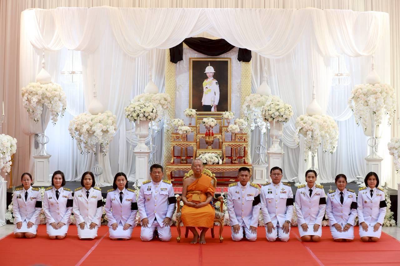 title - สำนักงานการปฏิรูปที่ดินจังหวัดระนอง เข้าร่วมพิธีบำเพ็ญกุศลสวดพระอภิธรรม อุทิศถวายพระกุศลแด่ สมเด็จพระเจ้าลูกเธอ เจ้าฟ้าพัชรกิติยาภา นเรนทิราเทพยวดี กรมหลวงราชสาริณีสิริพัชร มหาวัชรราชธิดา