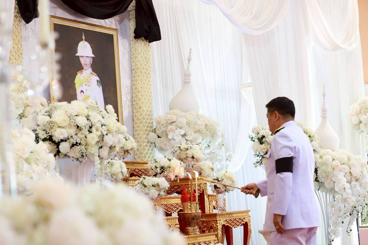 title - สำนักงานการปฏิรูปที่ดินจังหวัดระนอง เข้าร่วมพิธีบำเพ็ญกุศลสวดพระอภิธรรม อุทิศถวายพระกุศลแด่ สมเด็จพระเจ้าลูกเธอ เจ้าฟ้าพัชรกิติยาภา นเรนทิราเทพยวดี กรมหลวงราชสาริณีสิริพัชร มหาวัชรราชธิดา