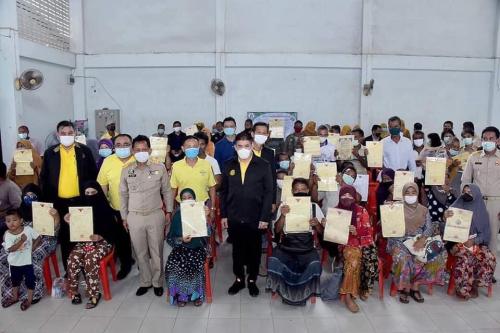 รมช.กษ. พร้อมคณะ ผู้บริหาร ส.ป.ก ลงพื้นที่ตรวจราชการ พร้อมมอบ ส.ป.ก.๔-๐๑ จังหวัดพังงา