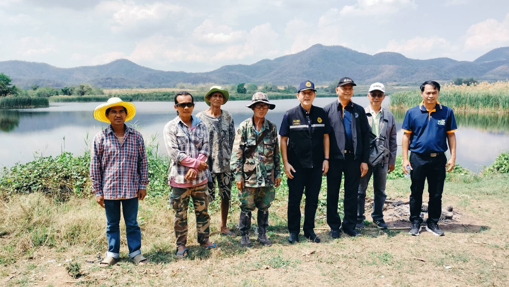 หัวหน้าผู้ตรวจราชการ ส.ป.ก. และคณะ ลงพื้นที่ติดตามงานโครงการจัดที่ดินแปลงว่าง ณ พื้นที่หมู่ที่ 10 ตำบลรางบัว อำเภอจอมบึง จังหวัดราชบุรี 