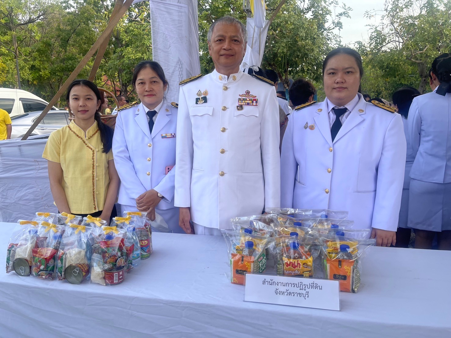 พิธีเจริญพระพุทธมนต์ และทำบุญตักบาตรถวายพระราชกุศล เนื่องในวันคล้ายวันพระบรมราชสมภพ พระบาทสมเด็จพระบรมชนกาธิเบศร มหาภูมิพลอดุลยเดชมหาราช บรมนาถบพิตร วันชาติ และวันพ่อแห่งชาติ 5 ธันวาคม 2567
