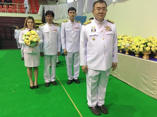 ร่วมพิธีทำบุญตักบาตรถวายพานพุ่มดอกไม้และถวายบังคม เนื่องในวันคล้ายวันพระบรมราชสมภพ-vพระบาทสมเด็จพระบรมชนกาธิเบศร มหาภูมิพลอดุลยเดชมหาราช บรมนาถบพิตร