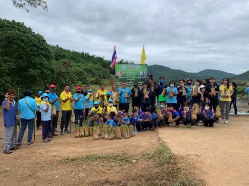 นายสุรินทร์ หาญมนัสเวทย์ ปฏิรูปที่ดินจังหวัดราชบุรีพร้อมด้วยเจ้าหน้าที่ ส.ป.ก.ราชบุรี ได้เข้าร่วมโครงการพัฒนาและรณรงค์การใช้หญ้าแฝกอันเนื่องมาจากพระราชดำริประจำปีงบประมาณ พ.ศ. 2563